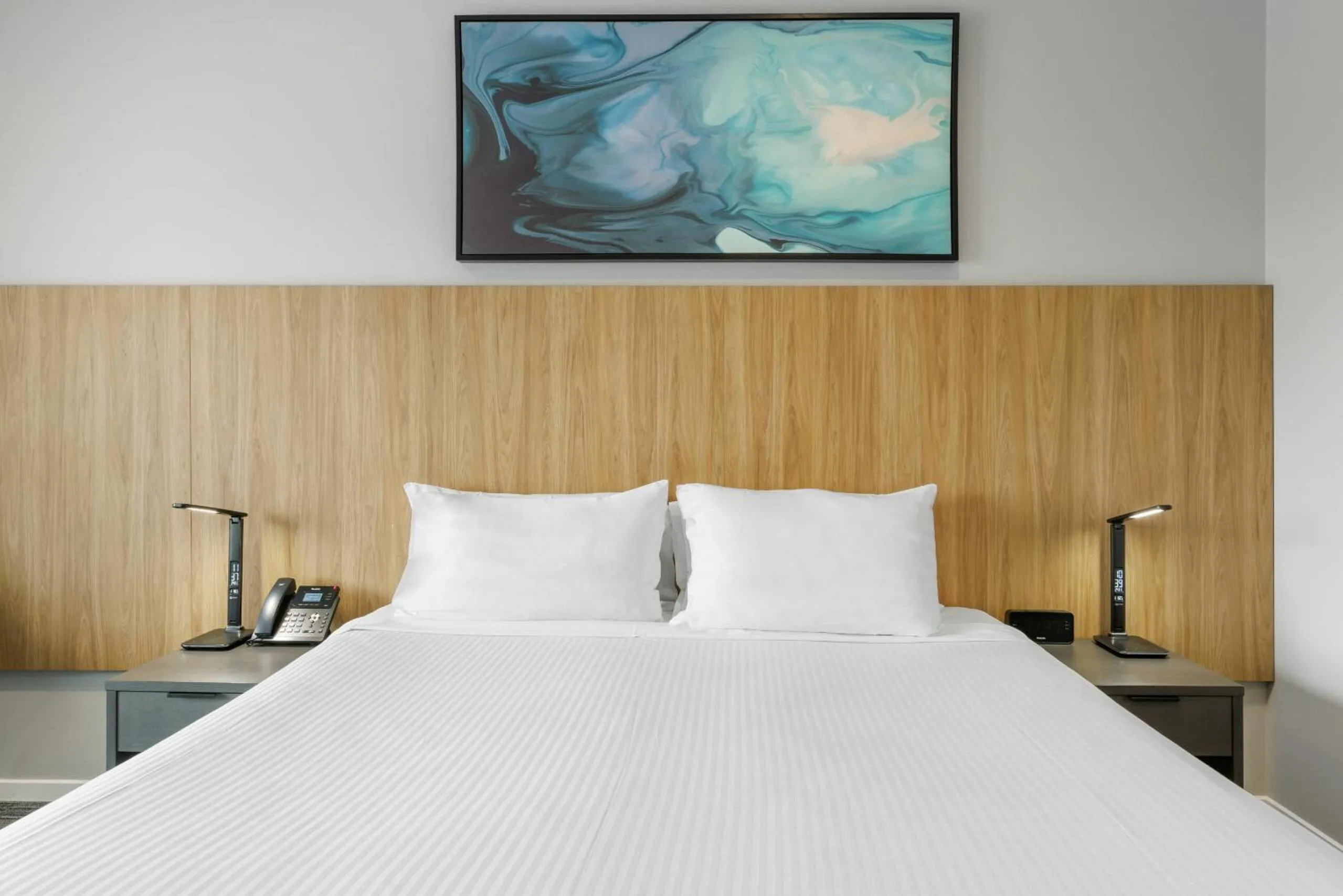 Bed in Best Western Plus North Lakes Hotel