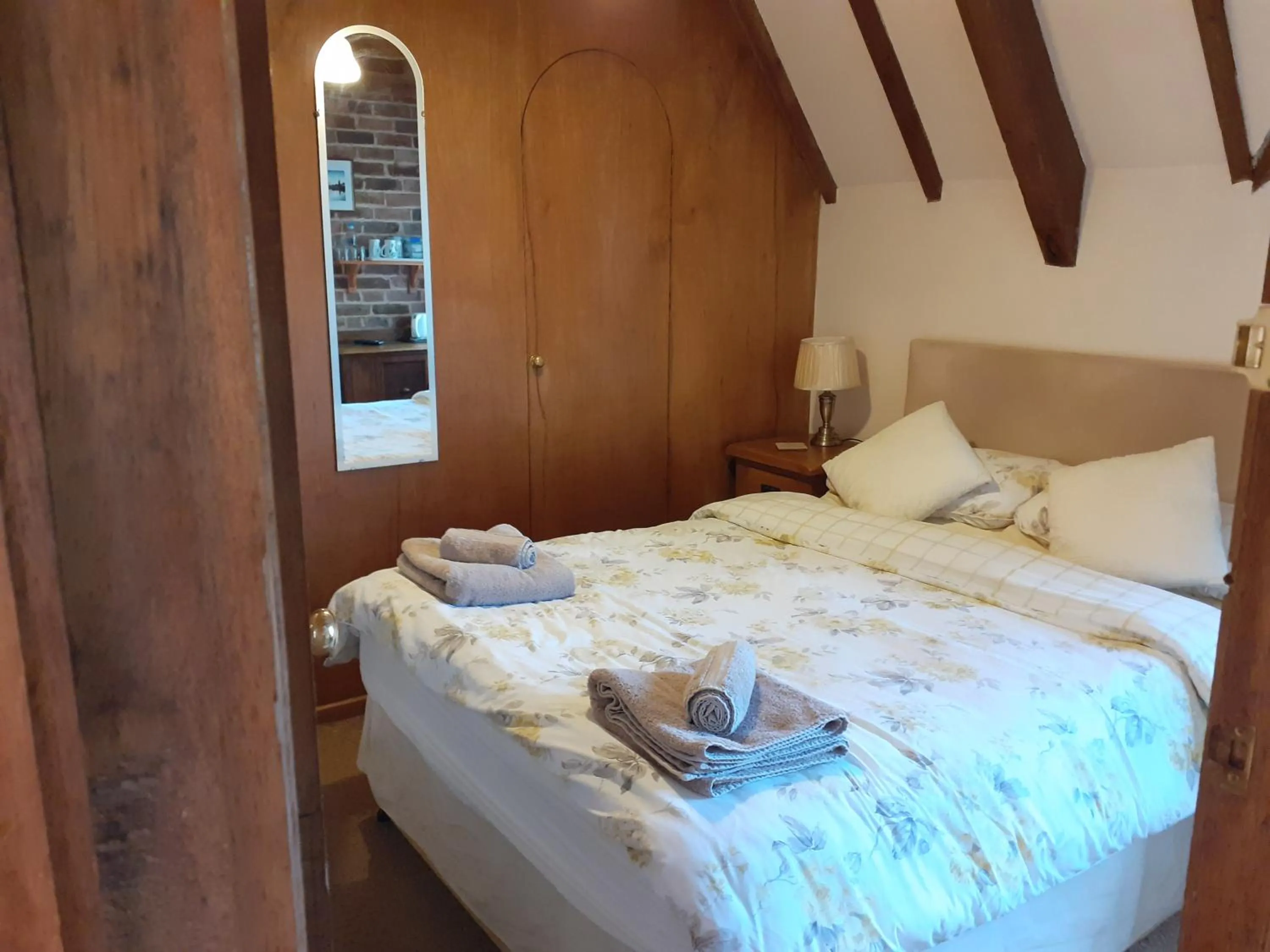 Bedroom, Bed in Bluebell Farm