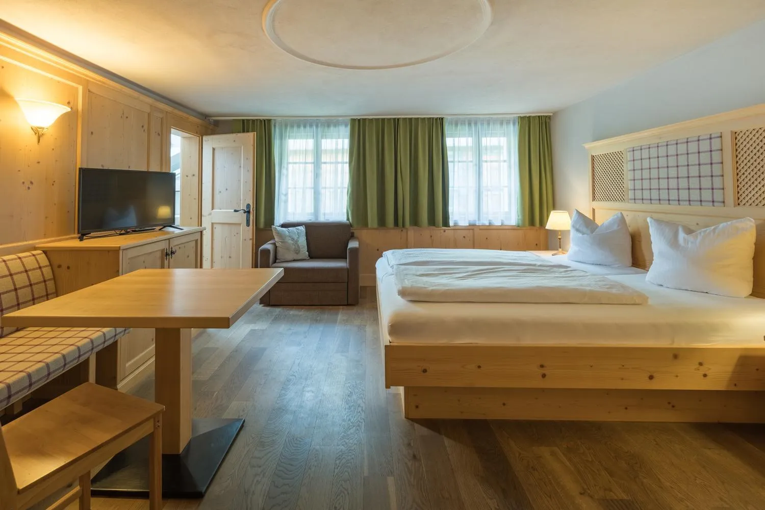 Photo of the whole room, Bed in Hotel Sonne