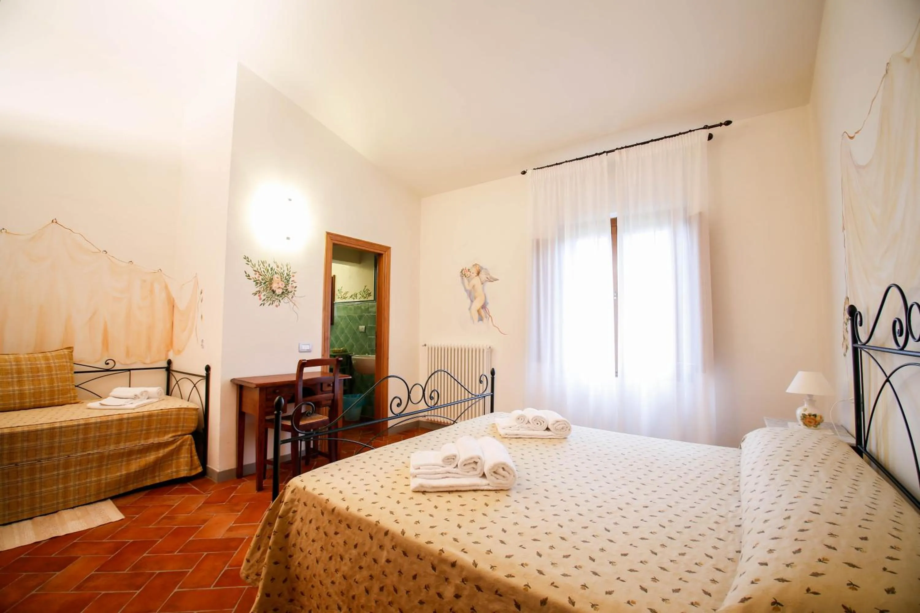 Bedroom in Gatto Bianco Tizzauli