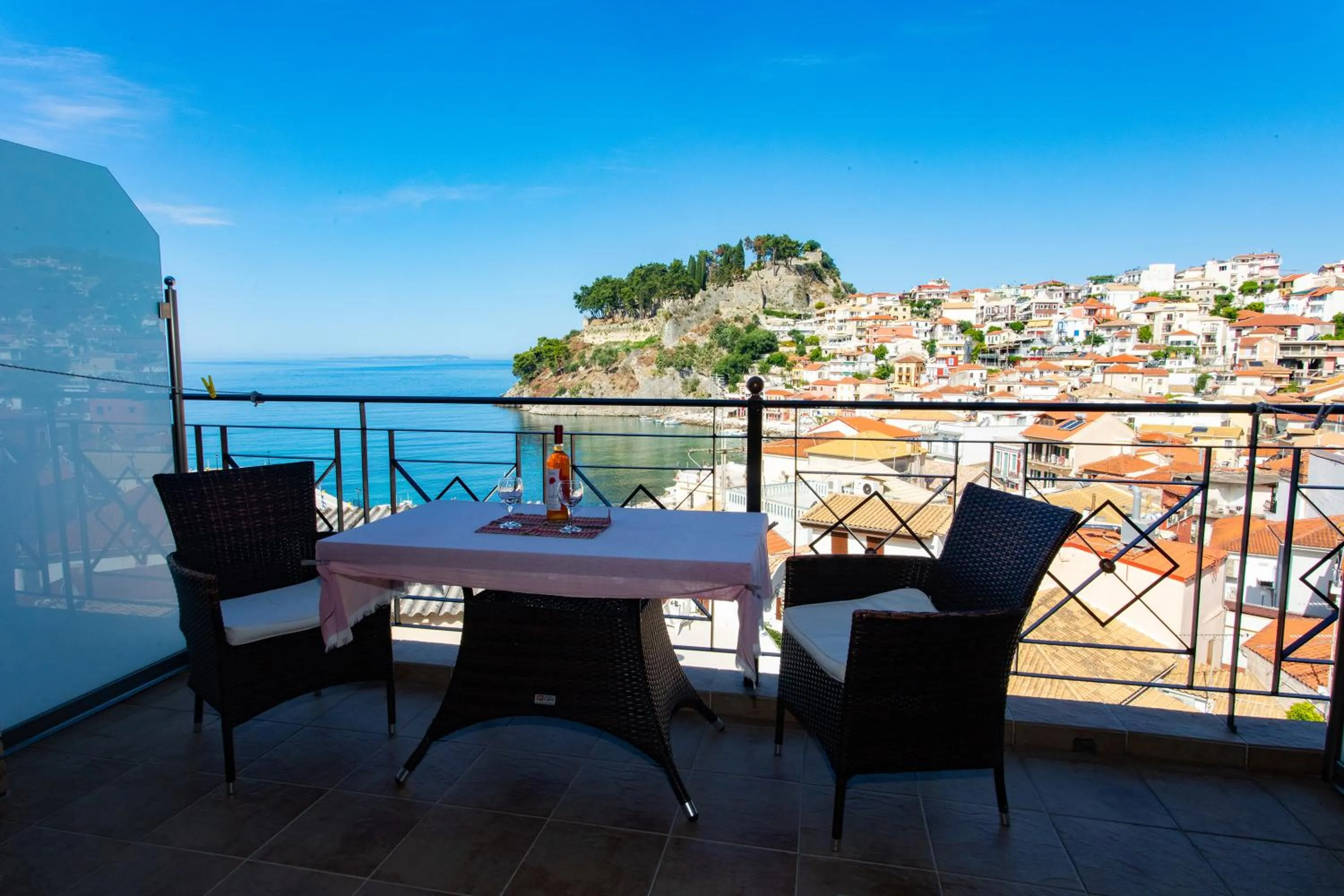 Suite with Sea View in Petros Penthouse