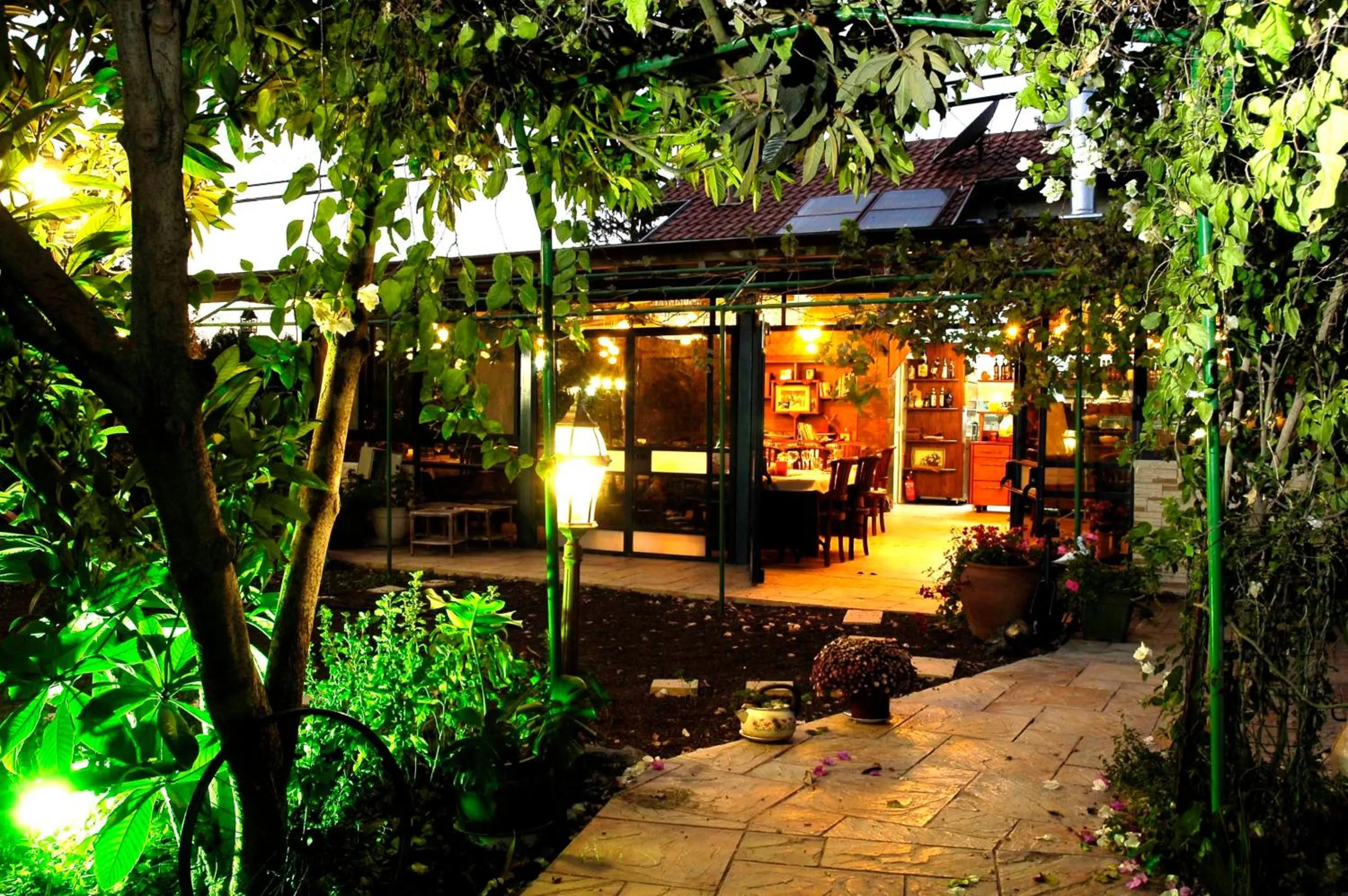 Restaurant/places to eat in Arbel Guest House Shavit Family