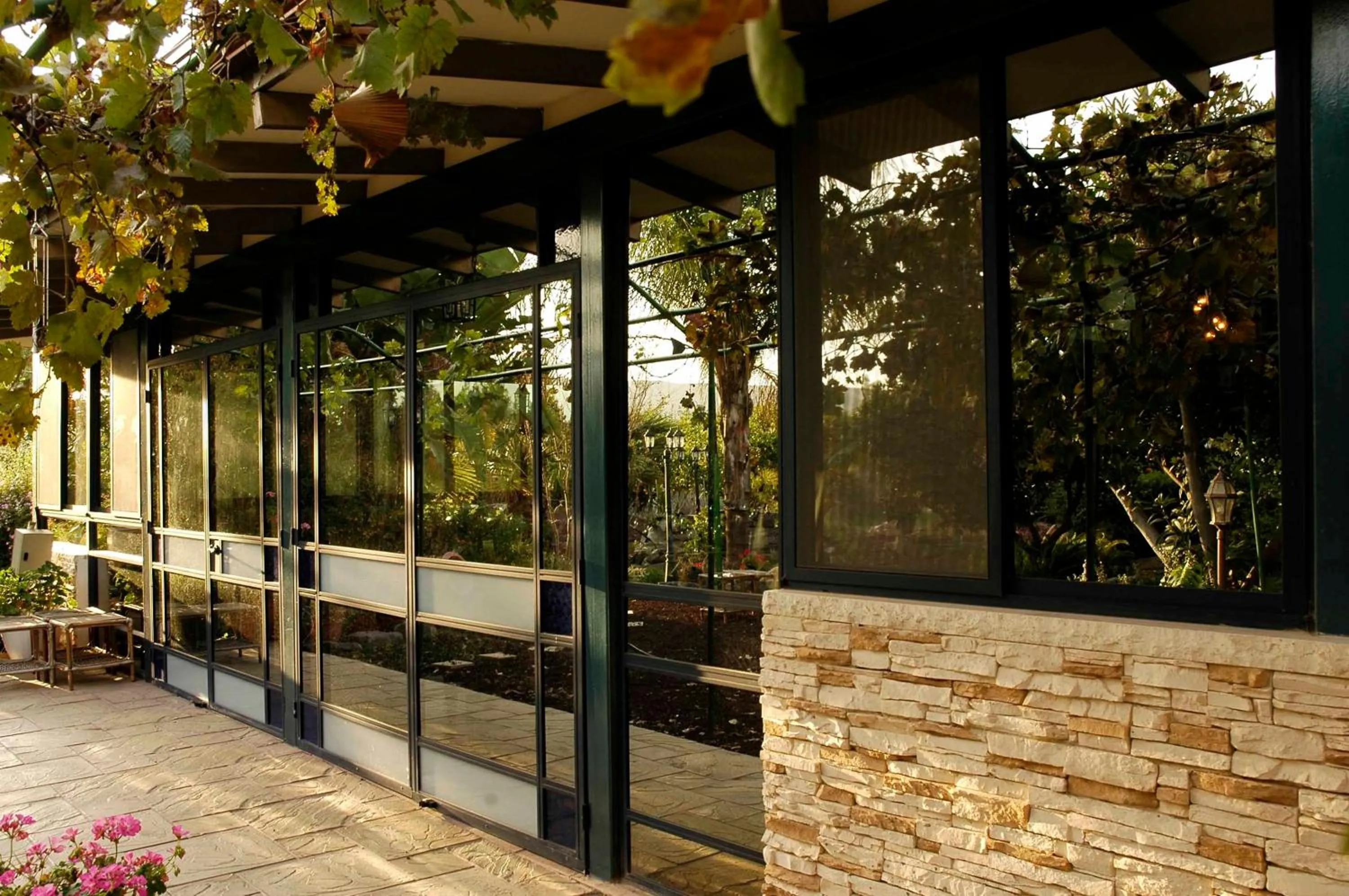 Restaurant/places to eat in Arbel Guest House Shavit Family