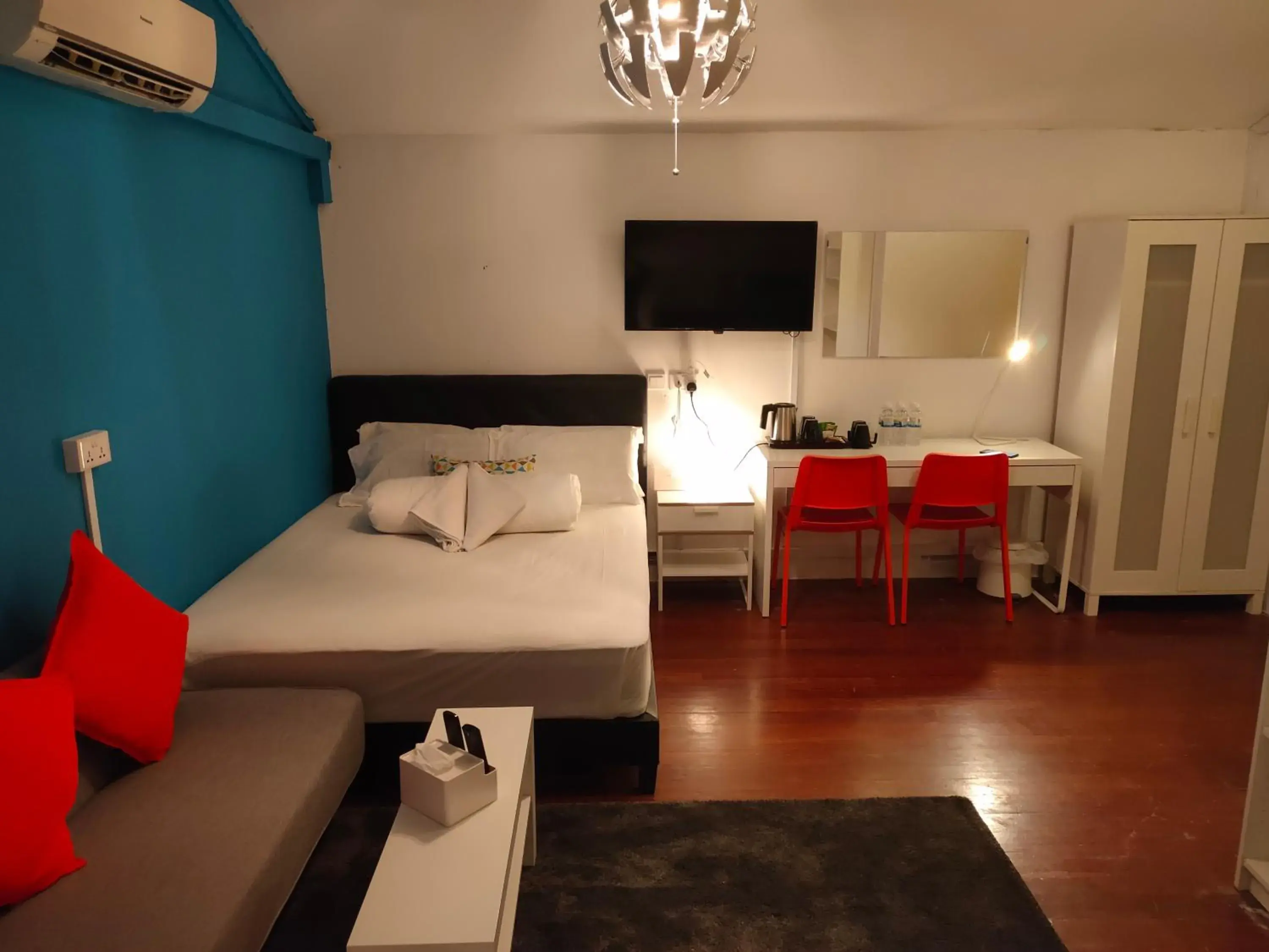 Family Room with Shared Bathroom in Galaxy Pods @ Chinatown Family Room with Shared Bathroom in Galaxy Pods @ Chinatown