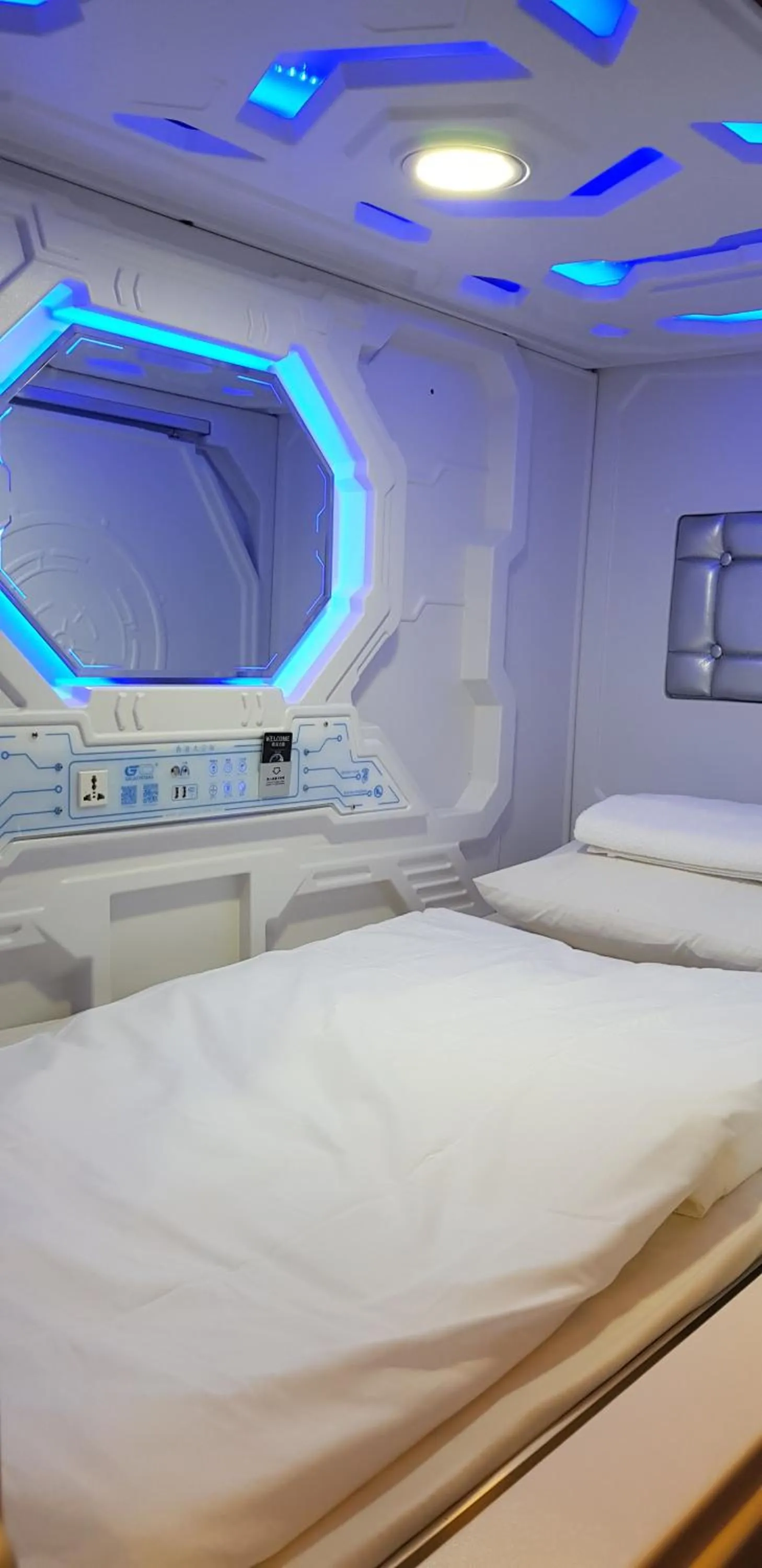 Bed in Galaxy Pods @ Chinatown