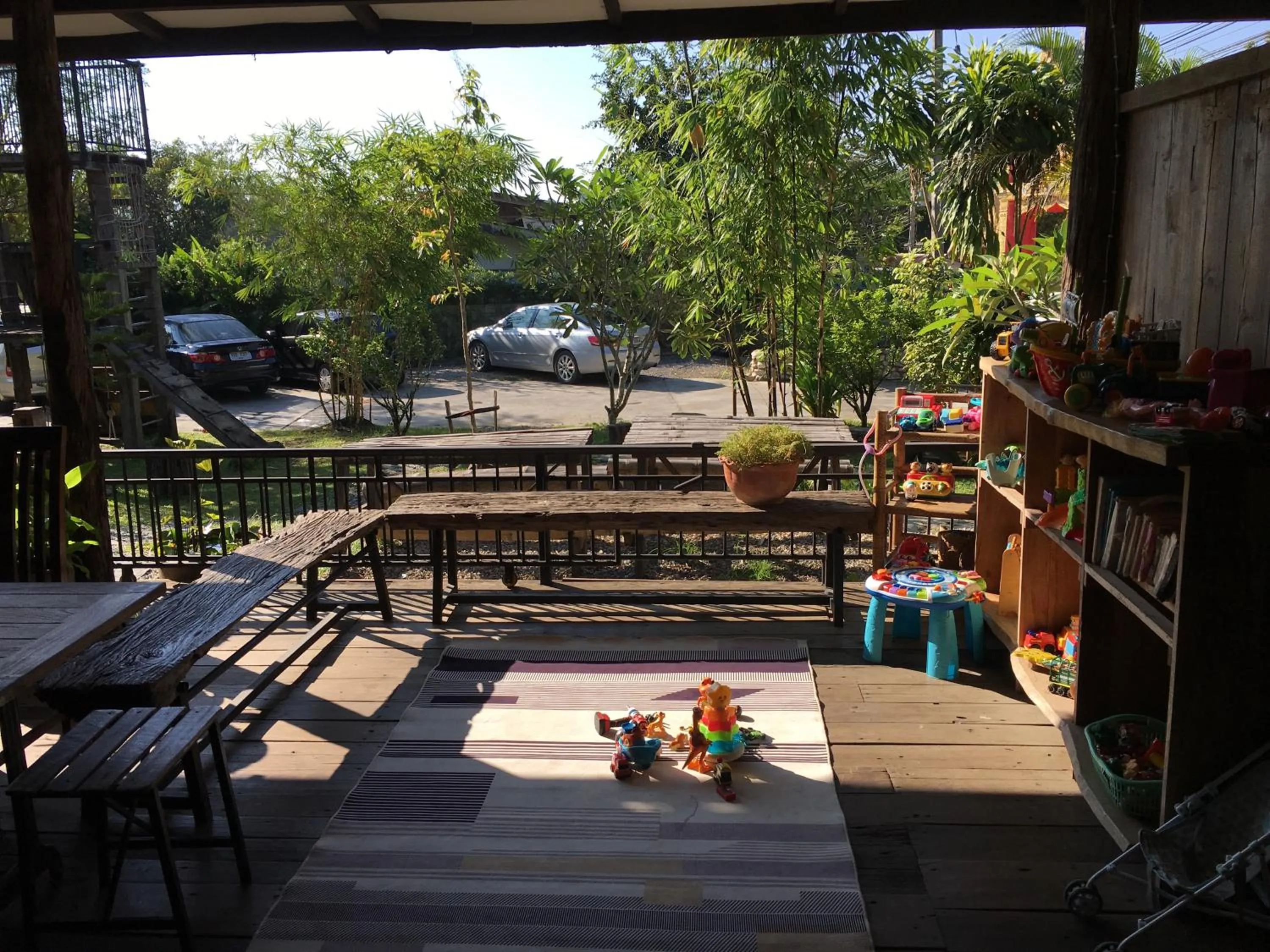 Restaurant/places to eat in Kingfisher House