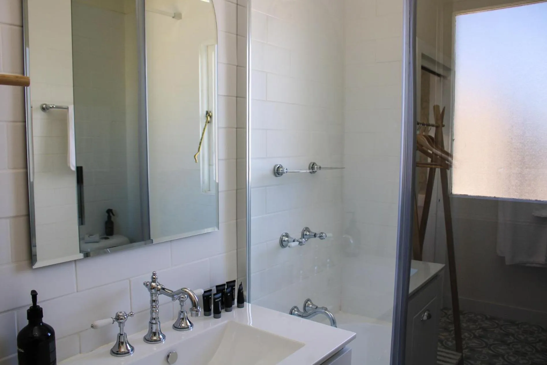 Shower in Windarra on High