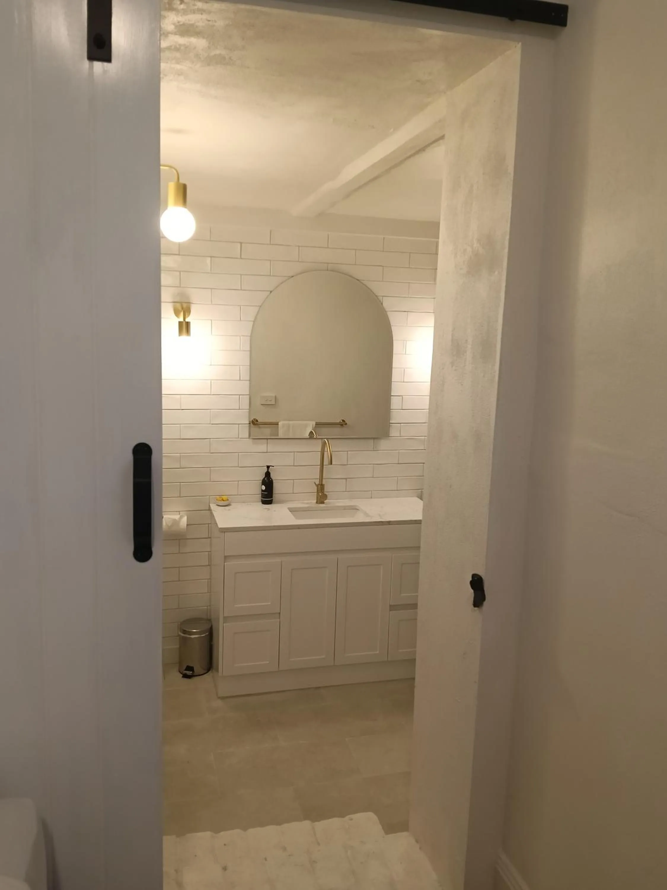 Bathroom in Windarra on High