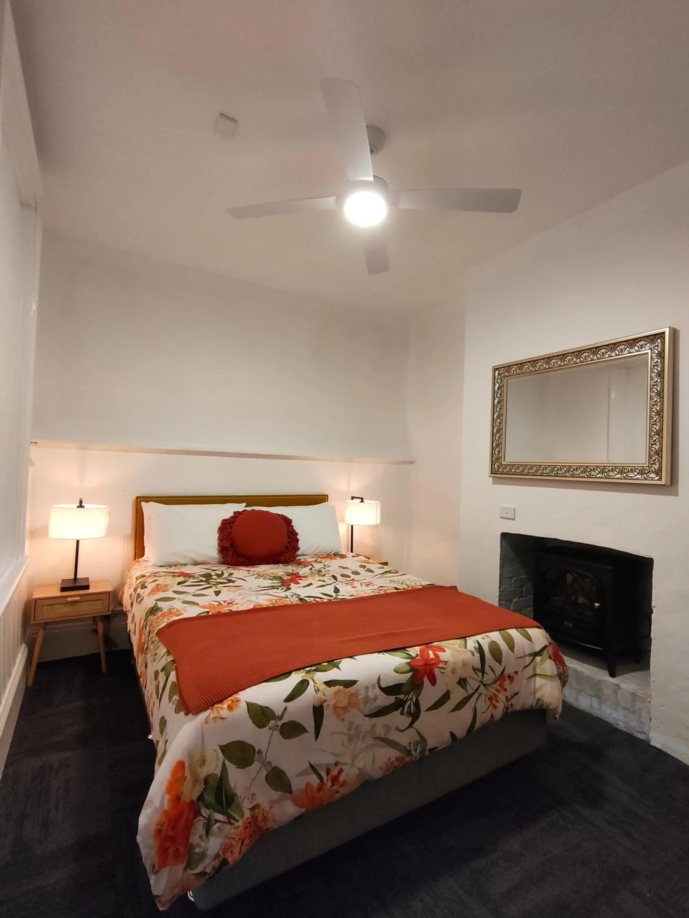 Bedroom, Bed in Windarra on High