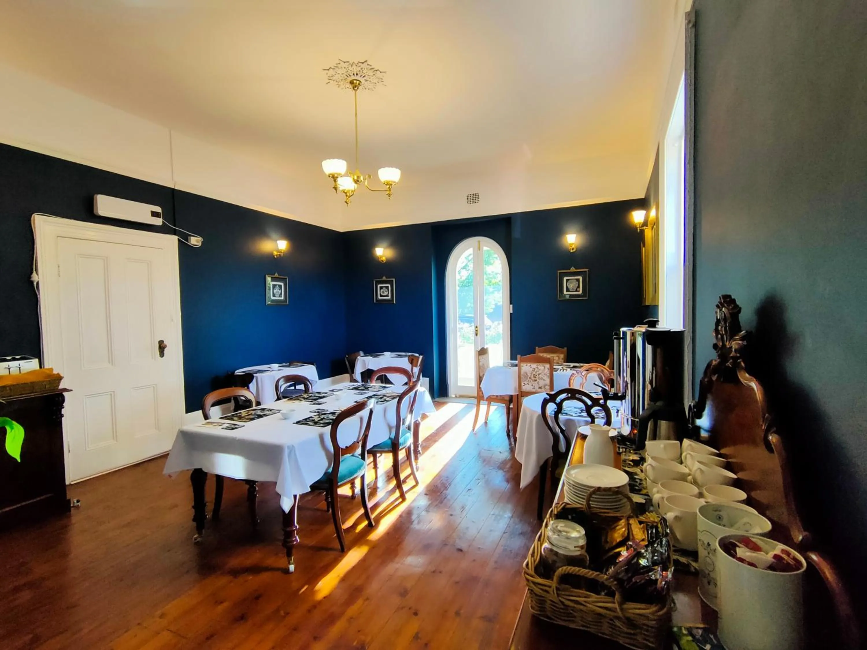 Food and drinks, Bed in Windarra on High