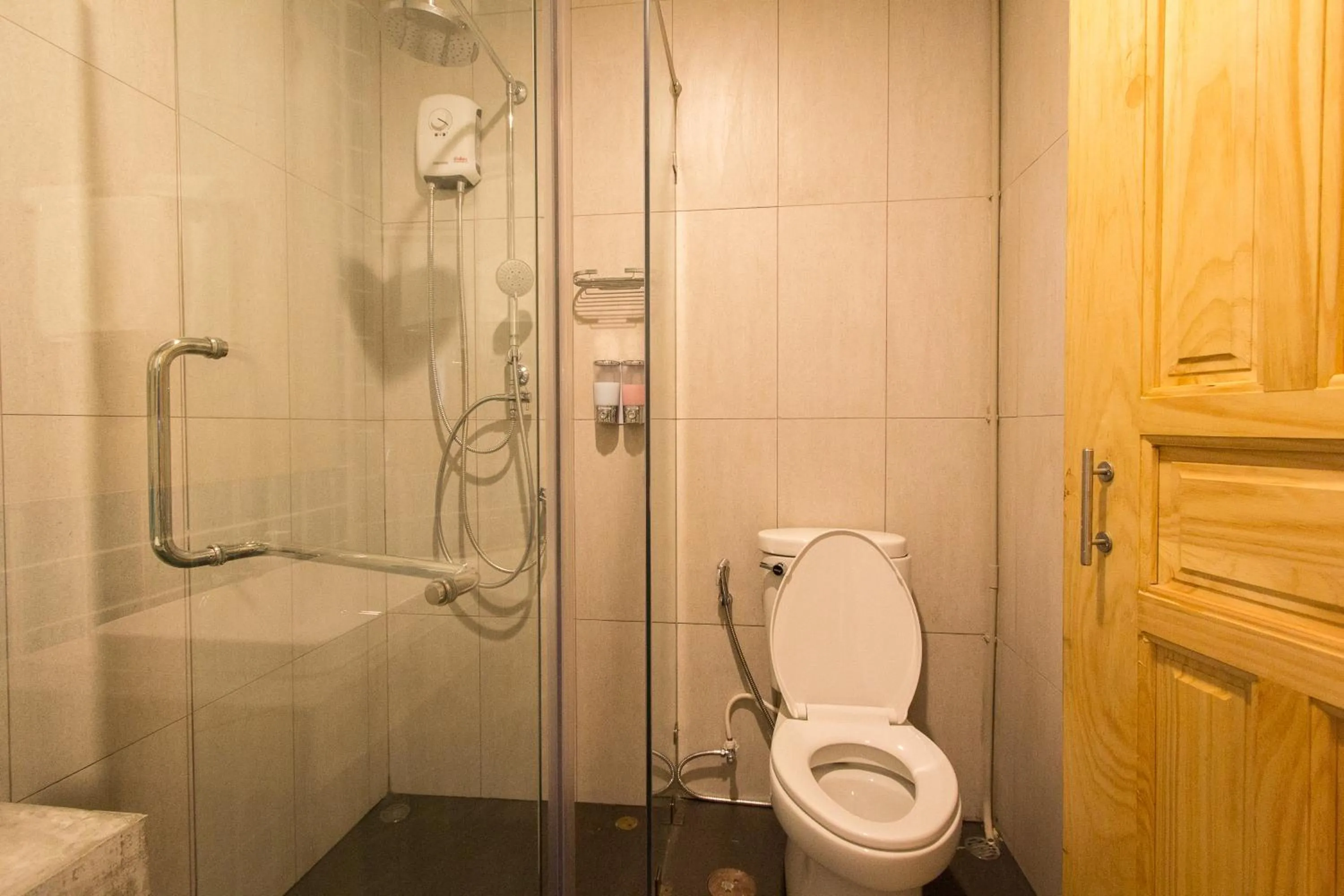 Bathroom in Lazy Sunday hostel