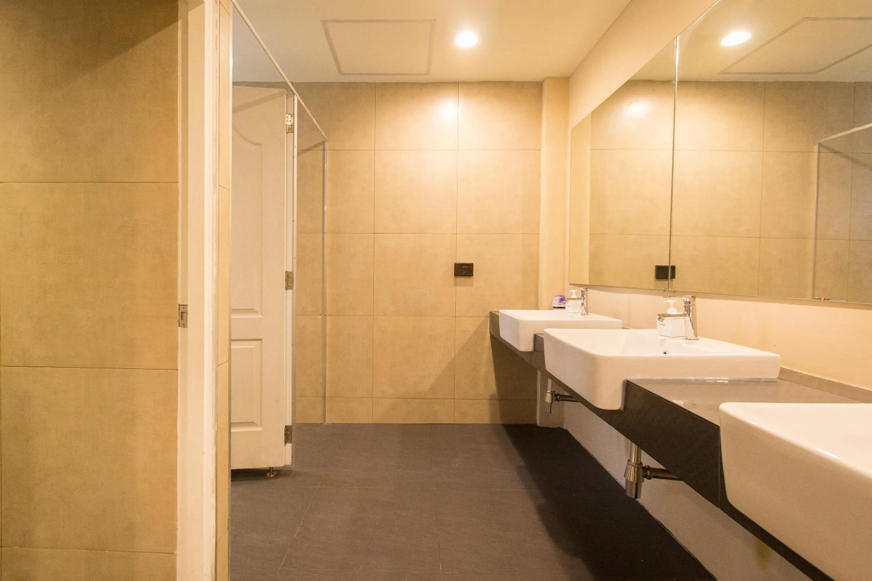 Bathroom in Lazy Sunday hostel