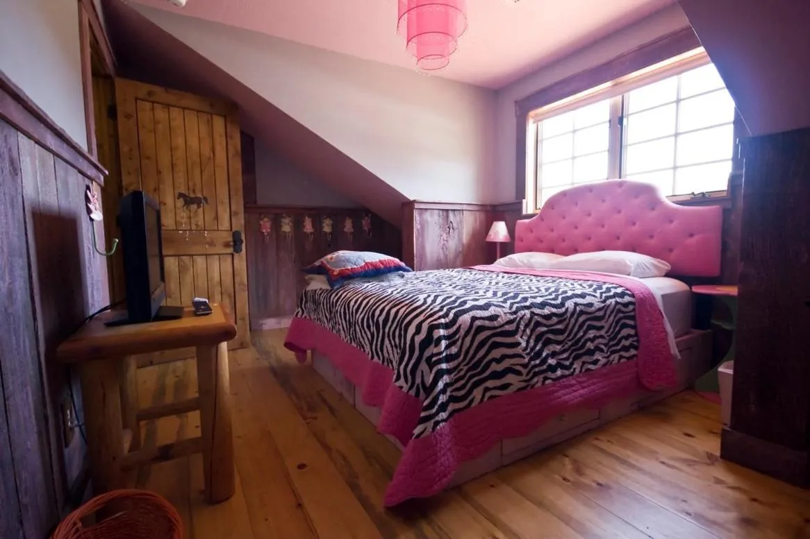 Bed in Schoolhouse Cabin