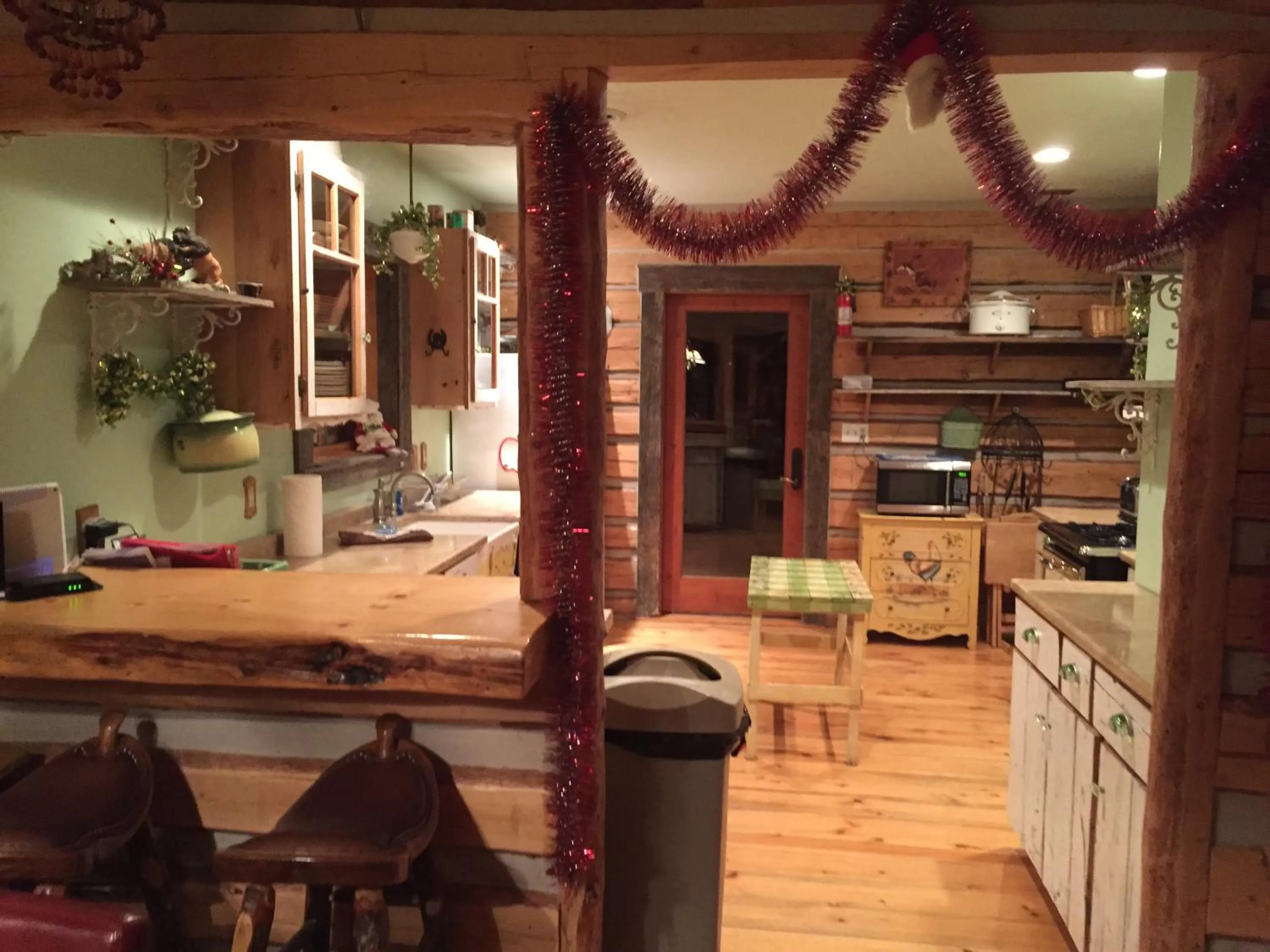 Kitchen or kitchenette in Schoolhouse Cabin
