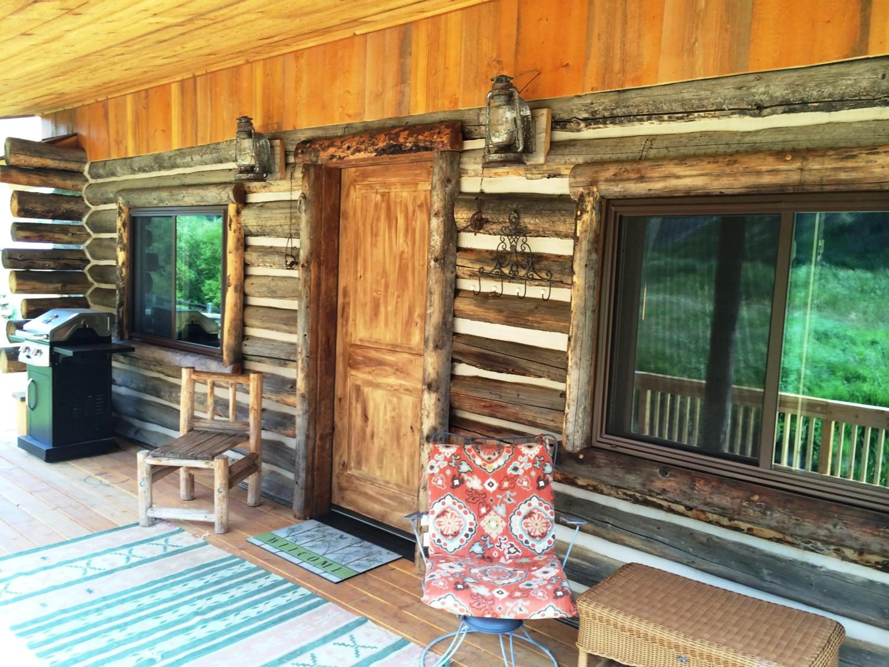 BBQ facilities in Creek Cabin