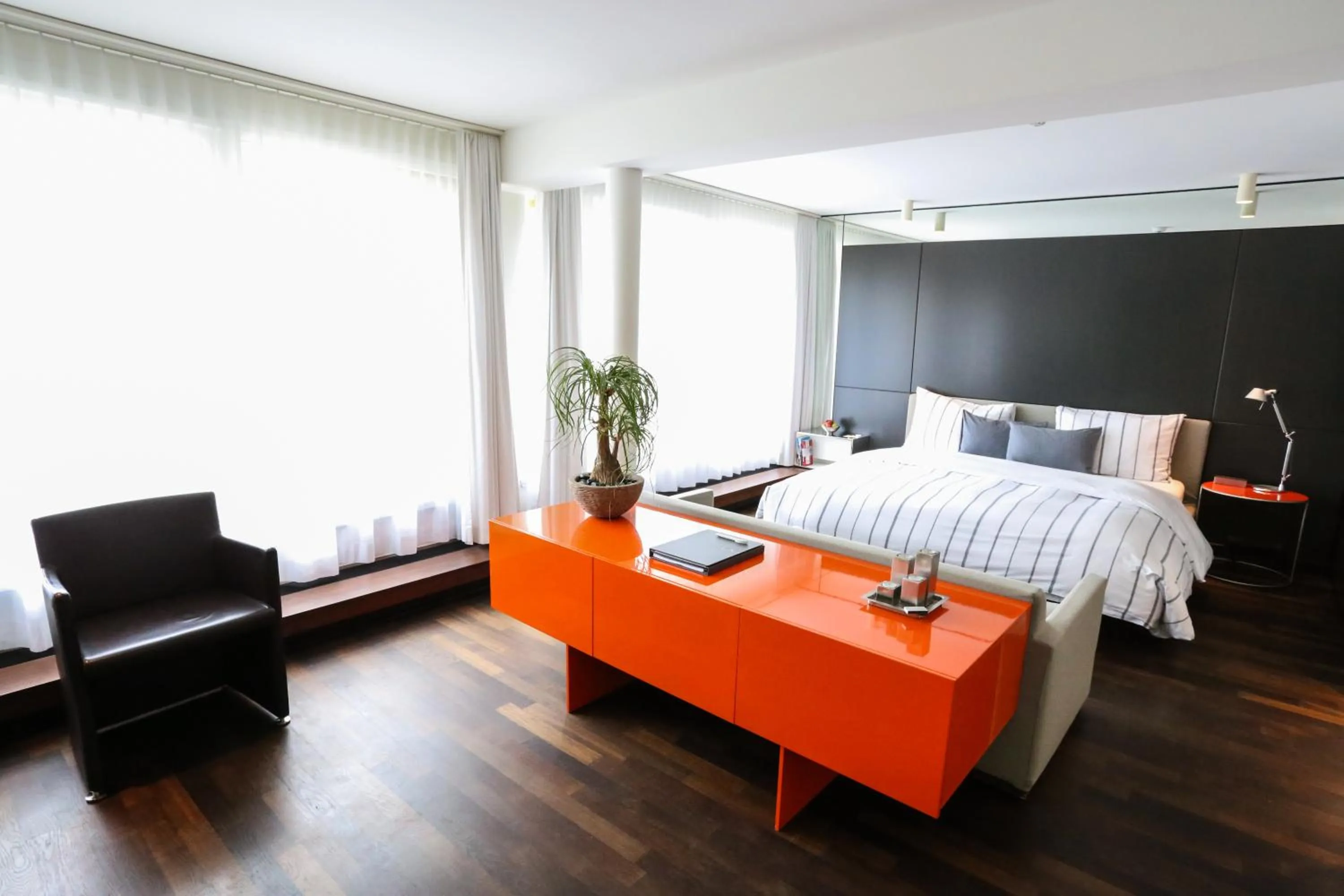 Photo of the whole room, Bed in Marina Lachen