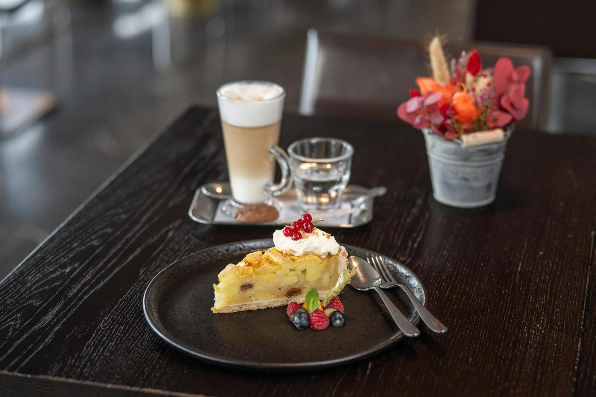 Restaurant/places to eat in Marina Lachen