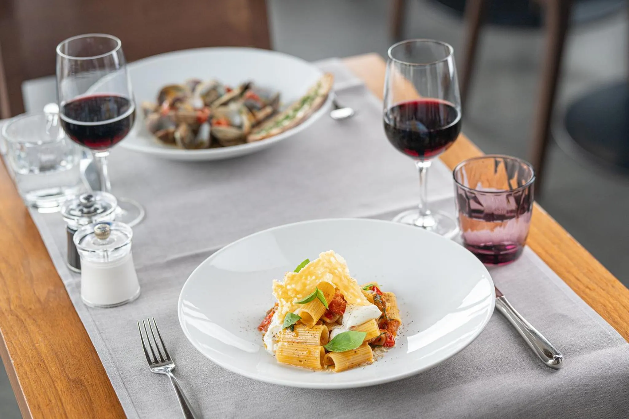 Restaurant/places to eat in Marina Lachen