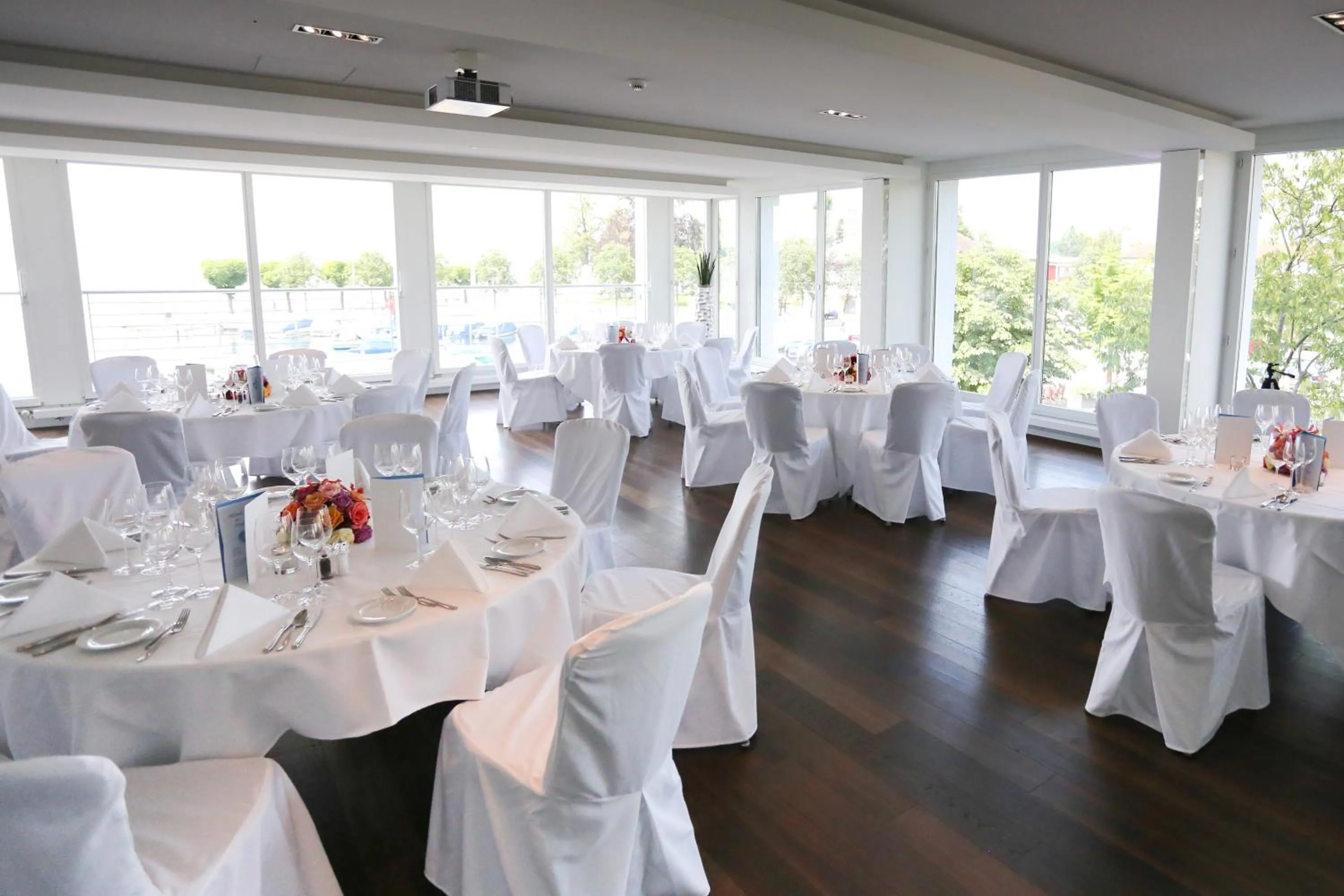Banquet/Function facilities in Marina Lachen