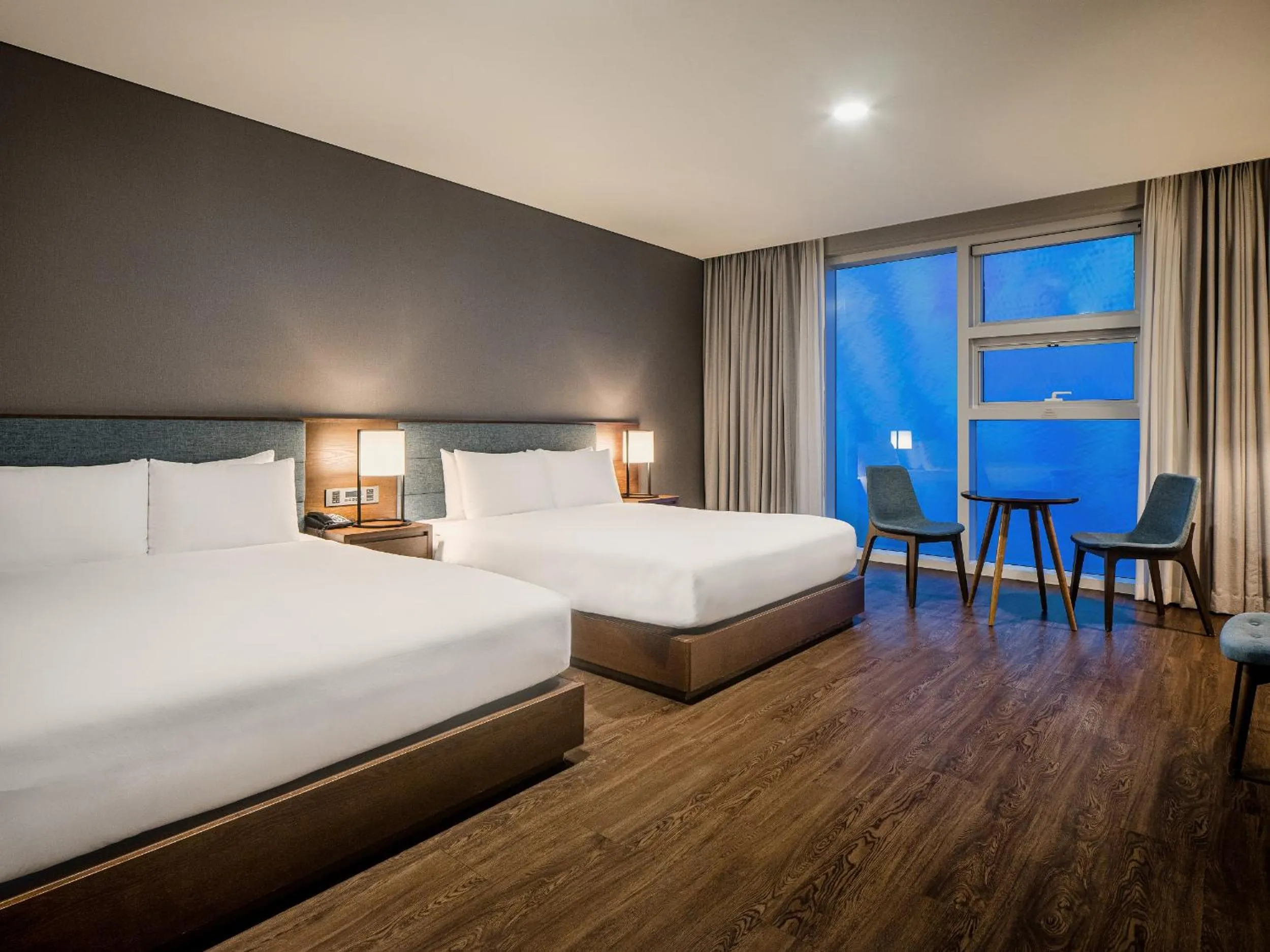 Photo of the whole room, Bed in Hotel Tops 10