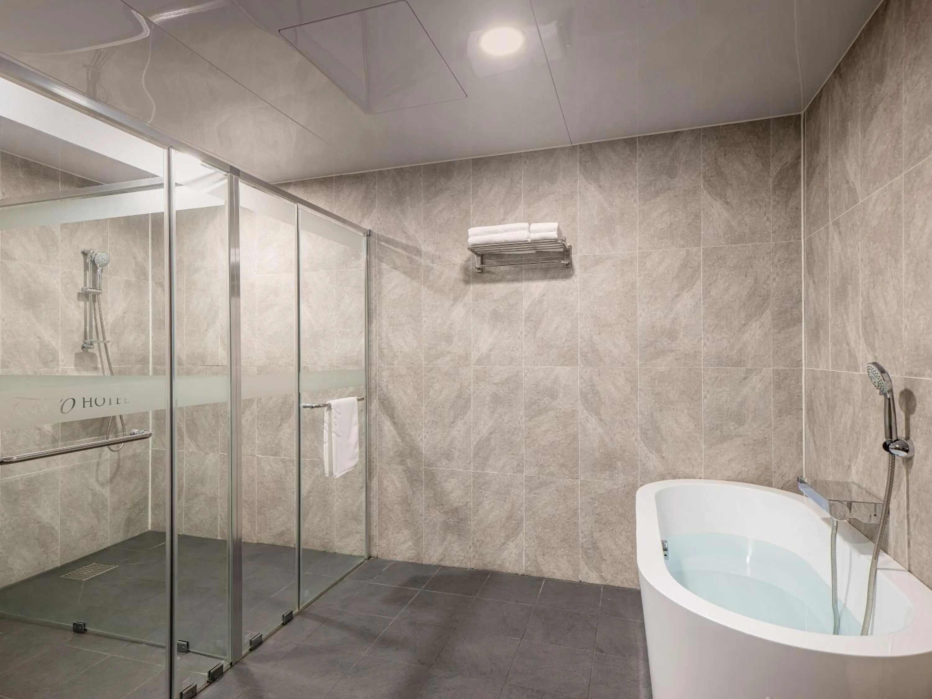 Bathroom in Hotel Tops 10