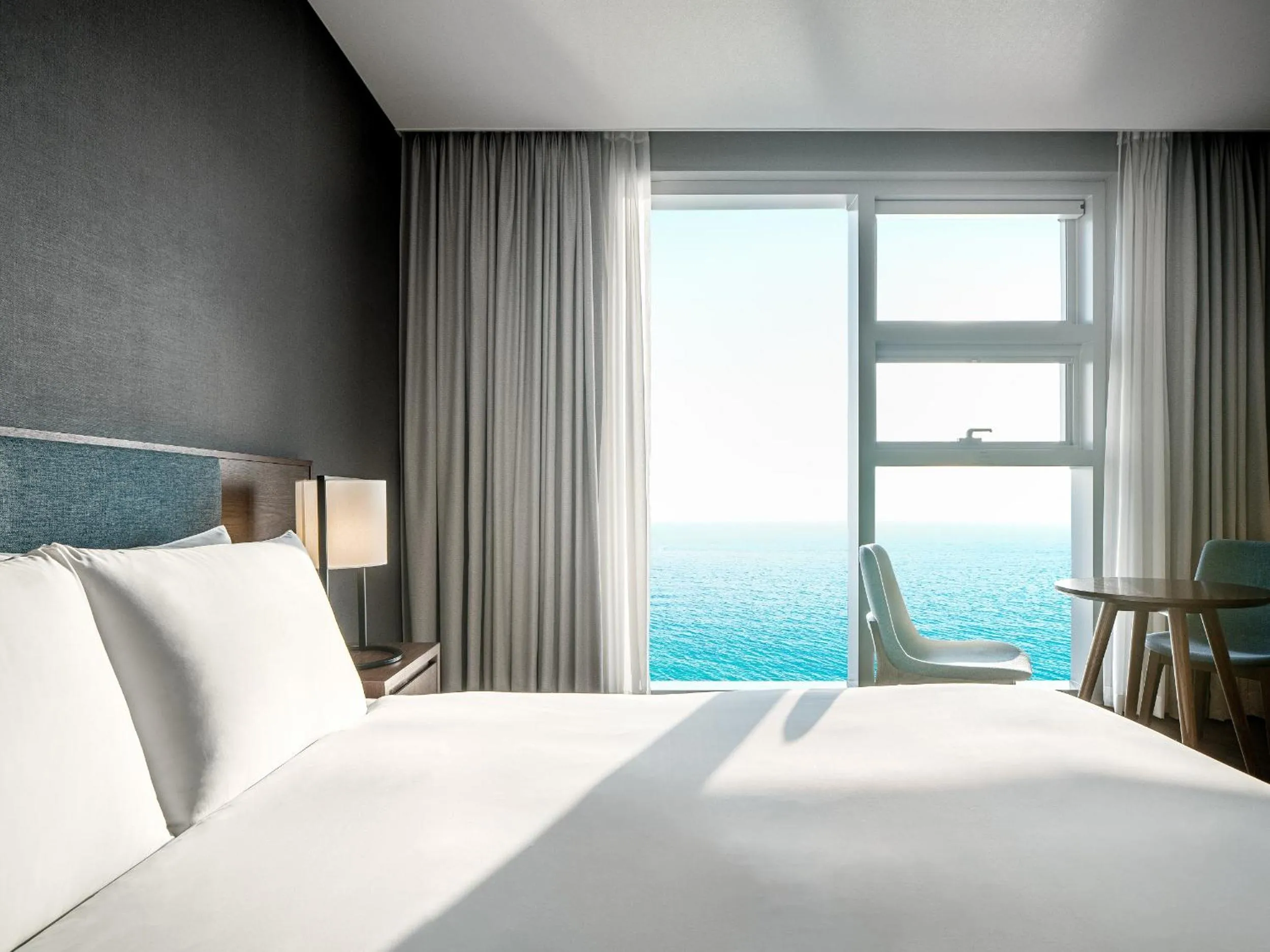 Photo of the whole room, Bed in Hotel Tops 10