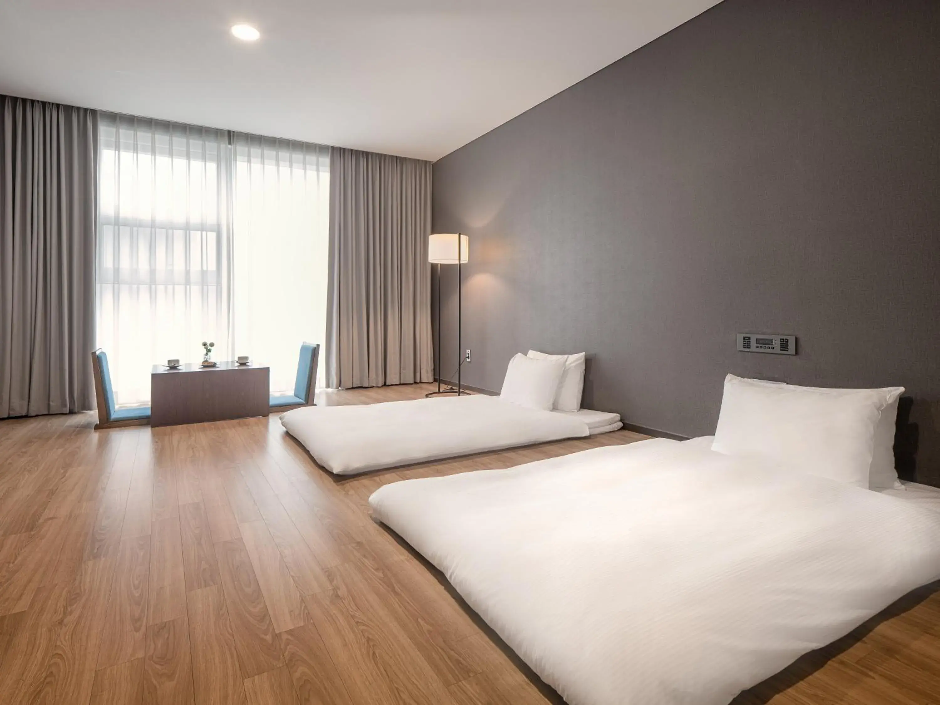 Photo of the whole room, Bed in Hotel Tops 10 Photo of the whole room, Bed in Hotel Tops 10