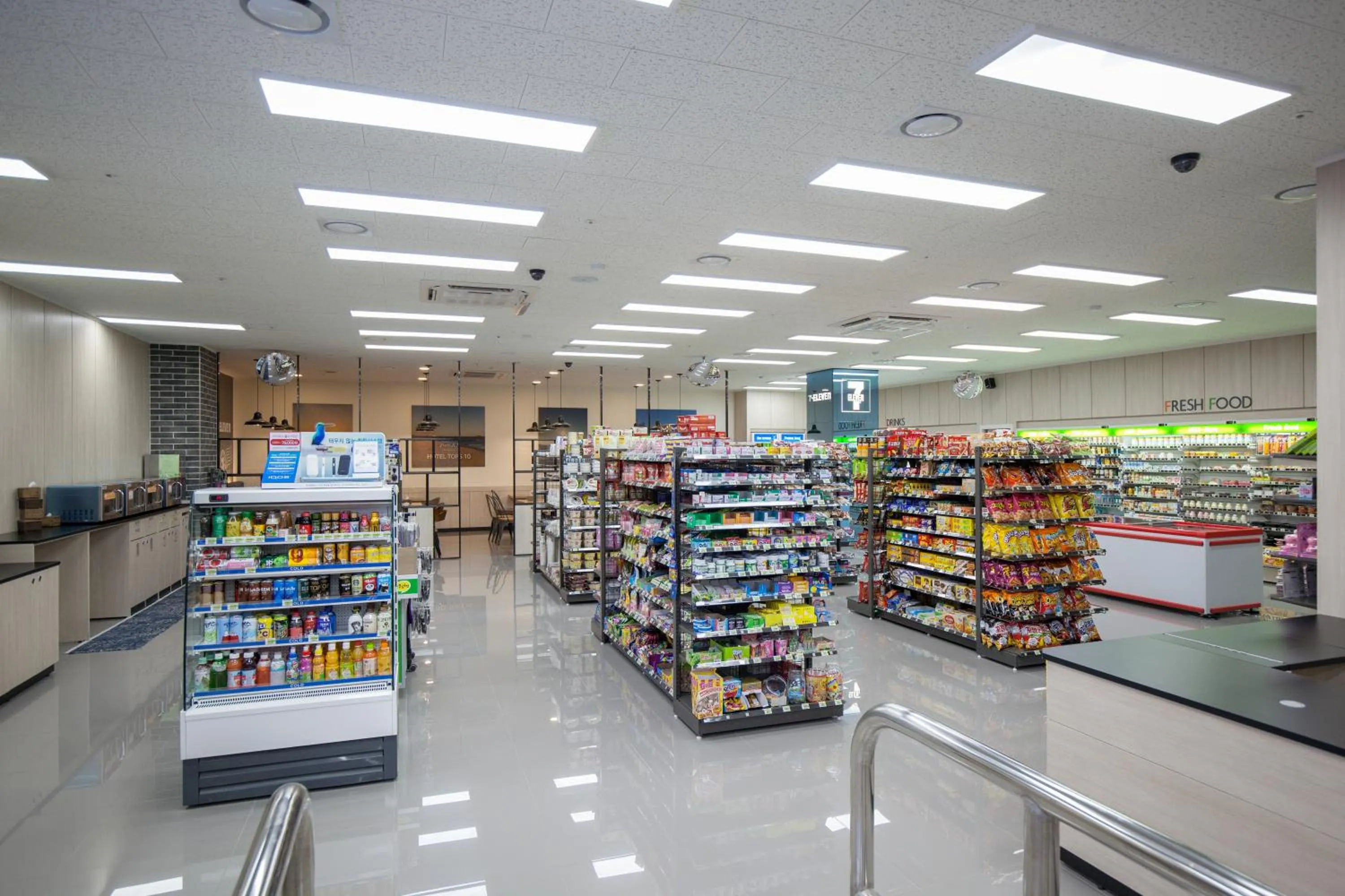 On-site shops in Hotel Tops 10