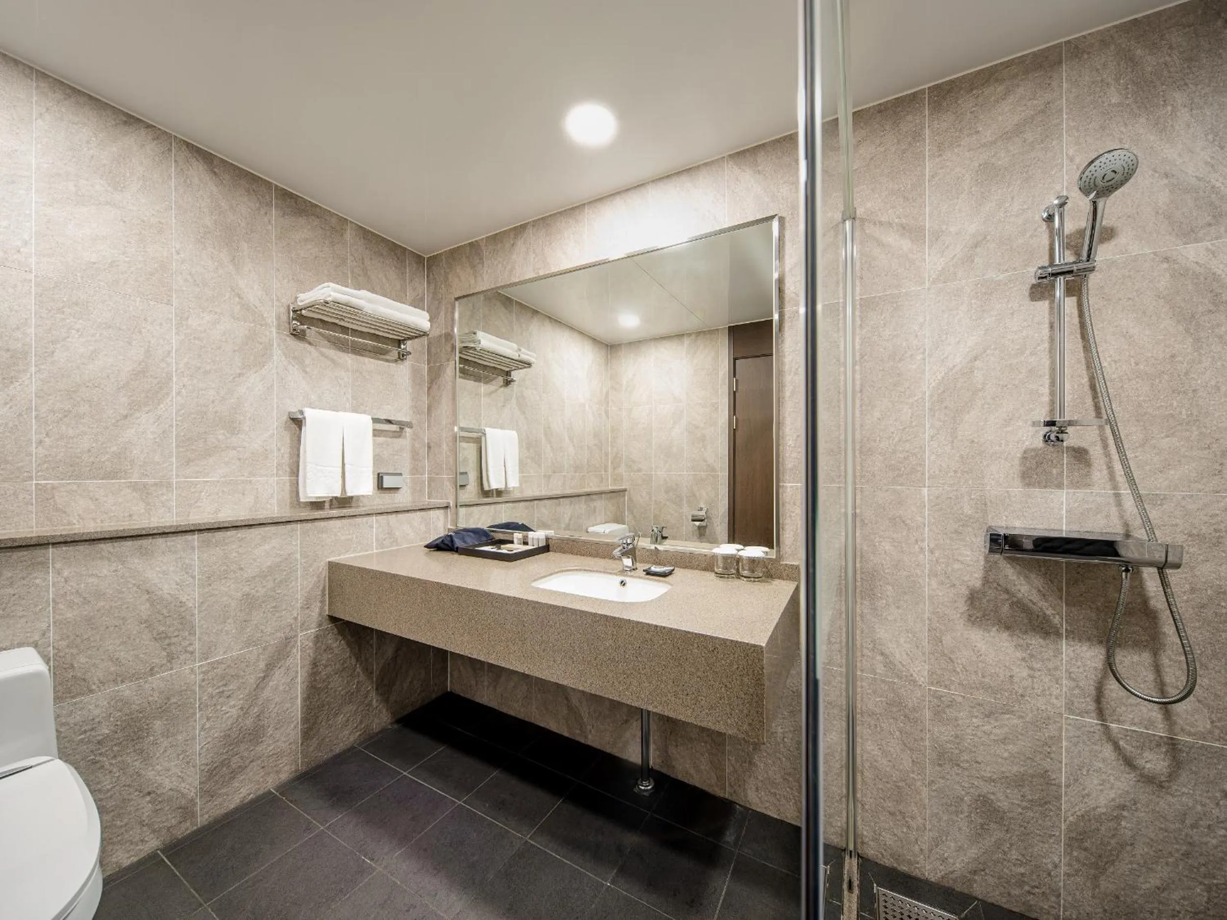 Bathroom in Hotel Tops 10