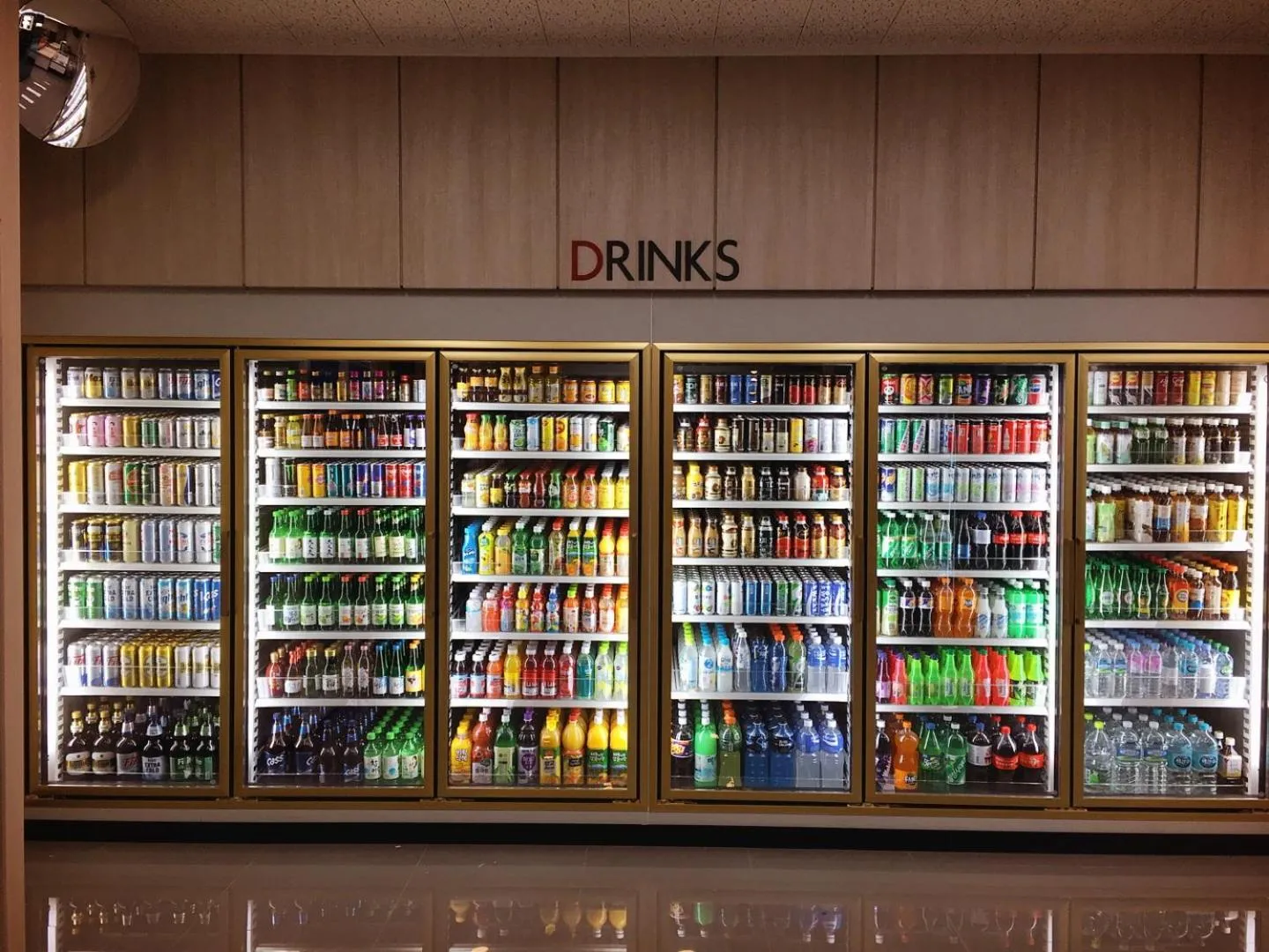 On-site shops in Hotel Tops 10