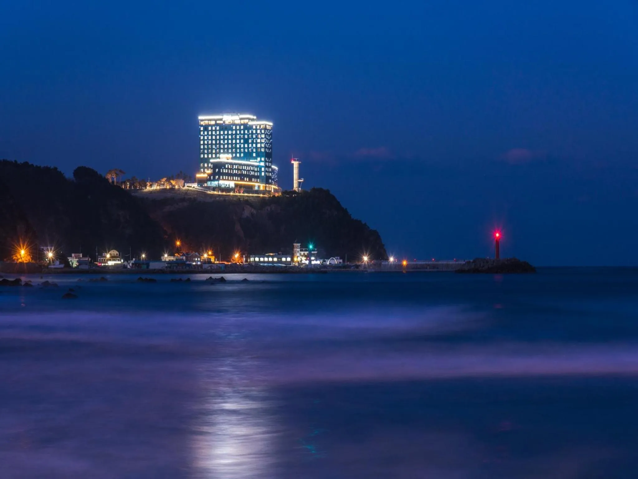 Property building in Hotel Tops 10