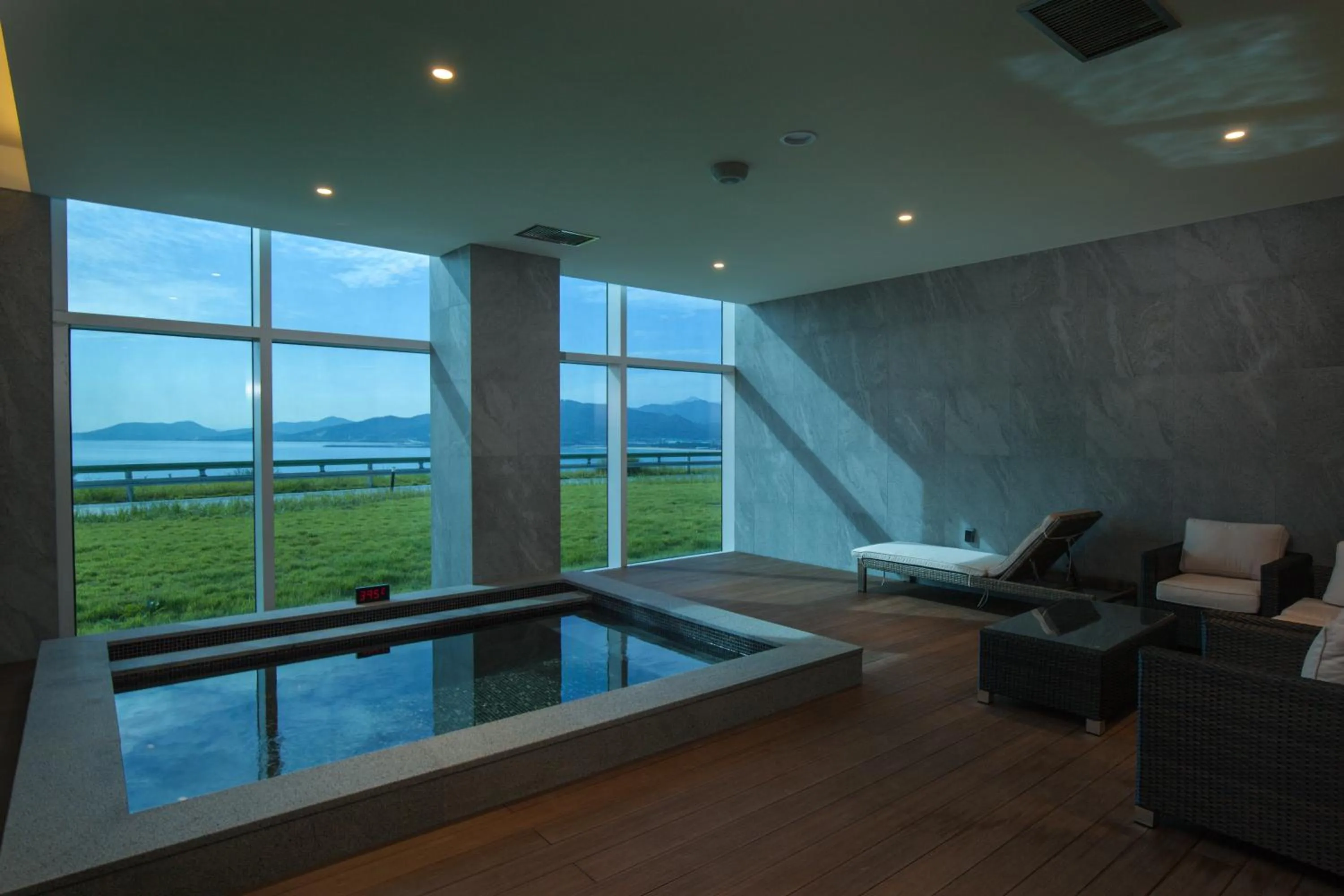 Hot Spring Bath in Hotel Tops 10