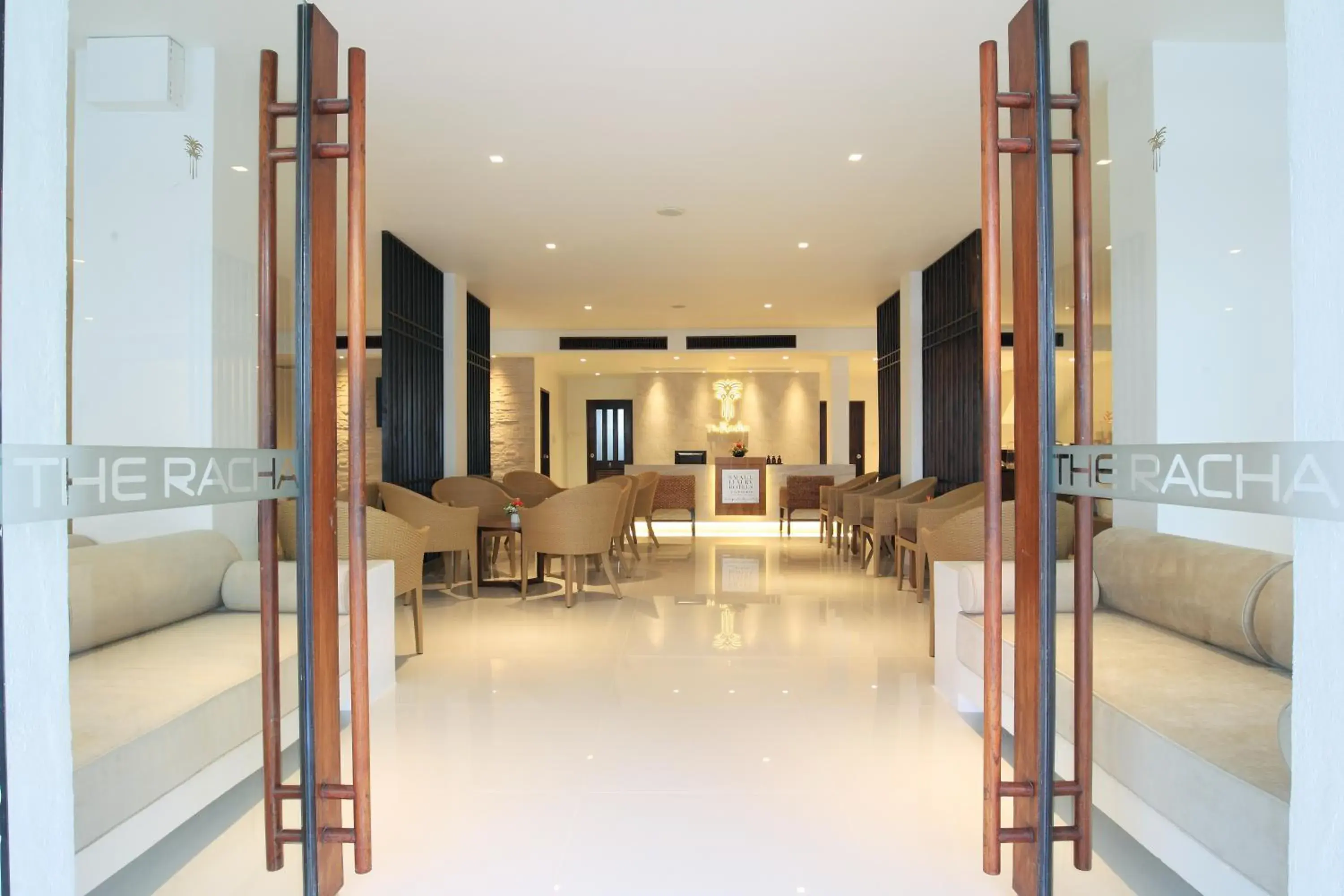 Lounge or bar in The Racha Lounge or bar in The Racha