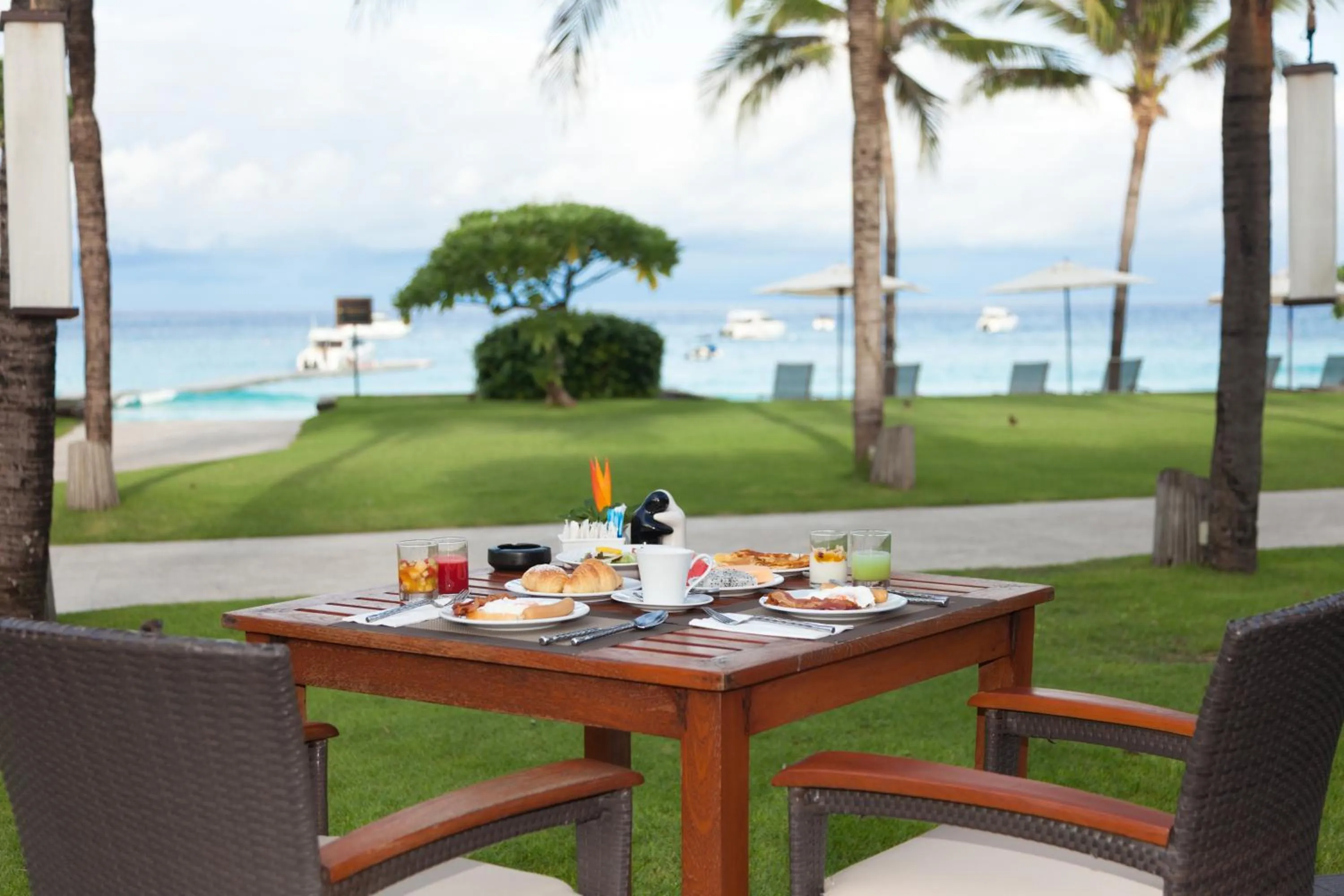 Restaurant/places to eat in The Racha