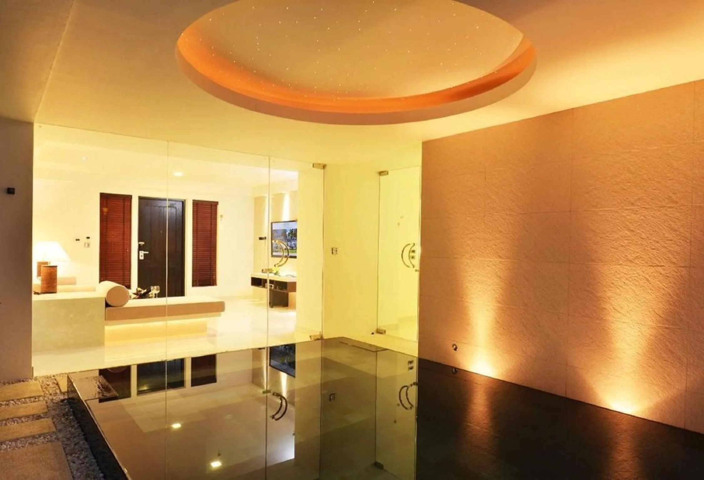 Photo of the whole room in The Racha