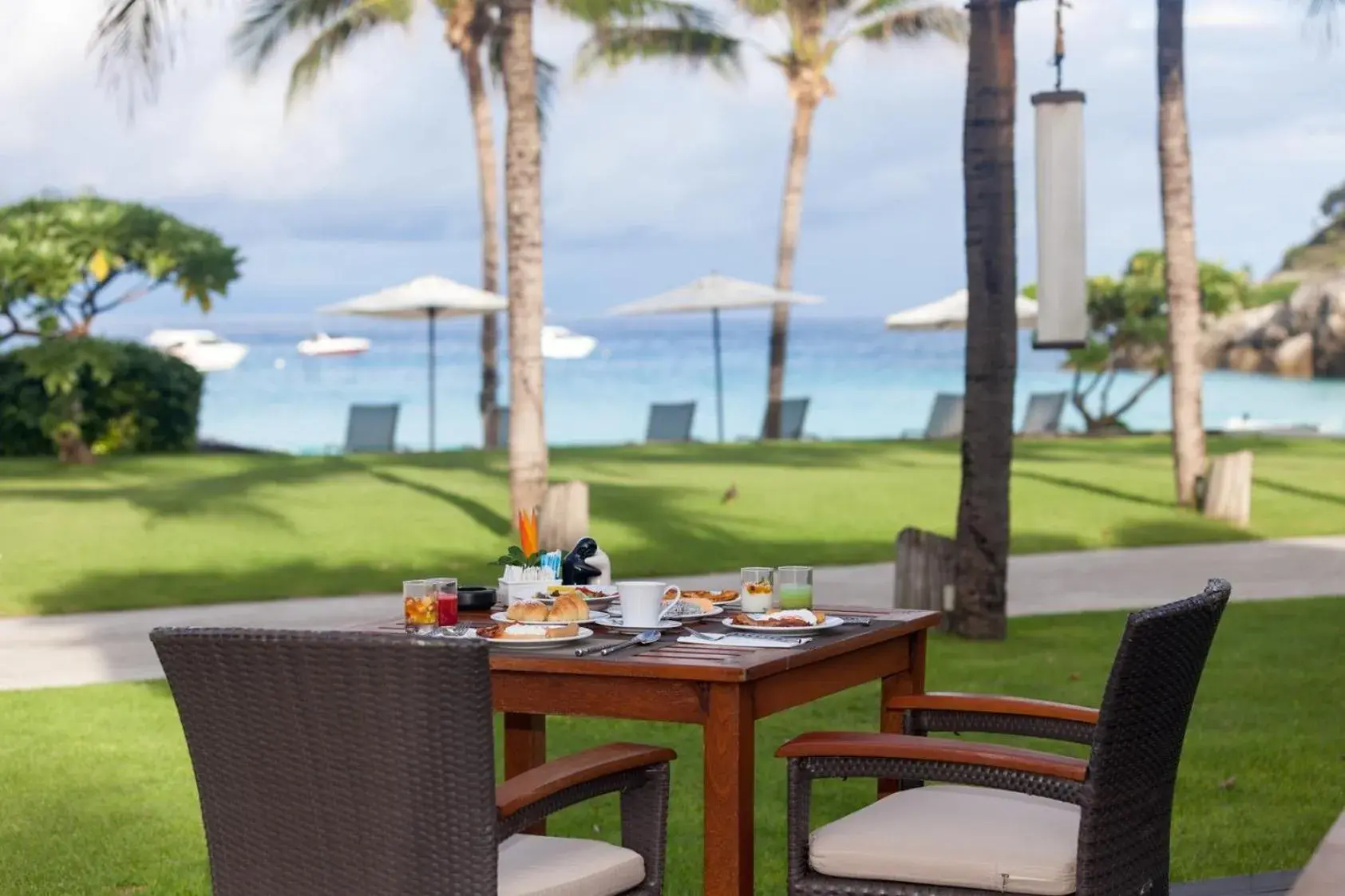 Restaurant/places to eat in The Racha Restaurant/places to eat in The Racha