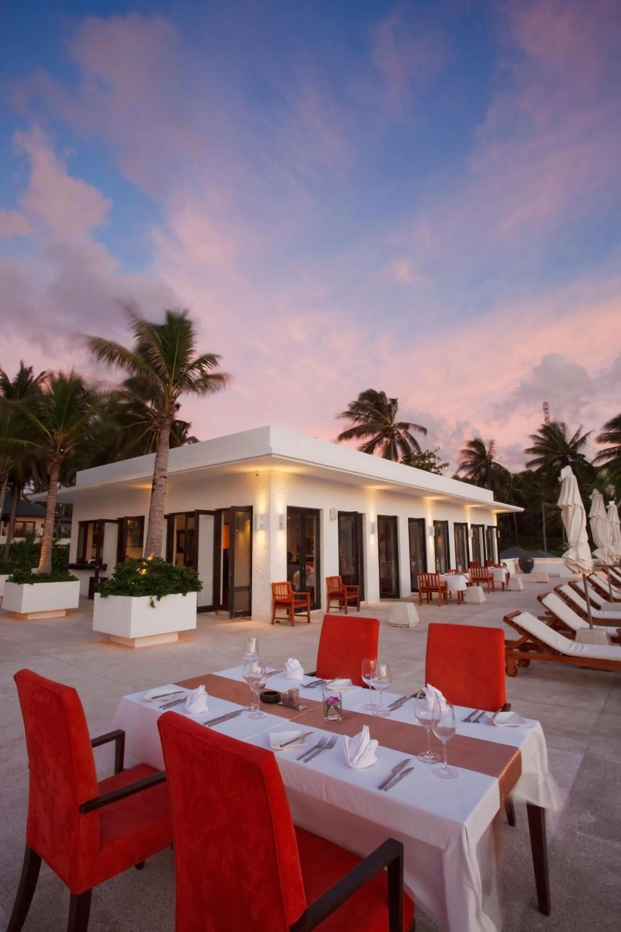 Restaurant/places to eat in The Racha