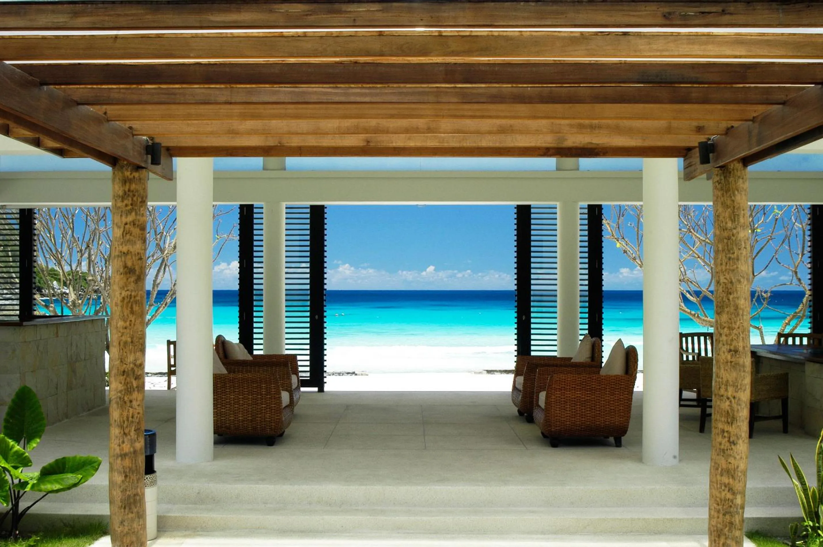 Restaurant/places to eat in The Racha