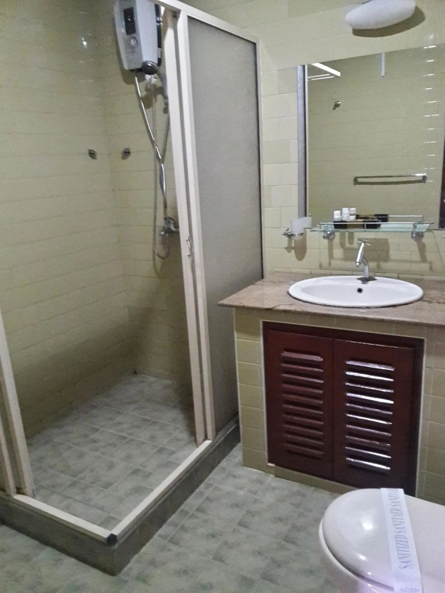 Shower in New Kandy Residence