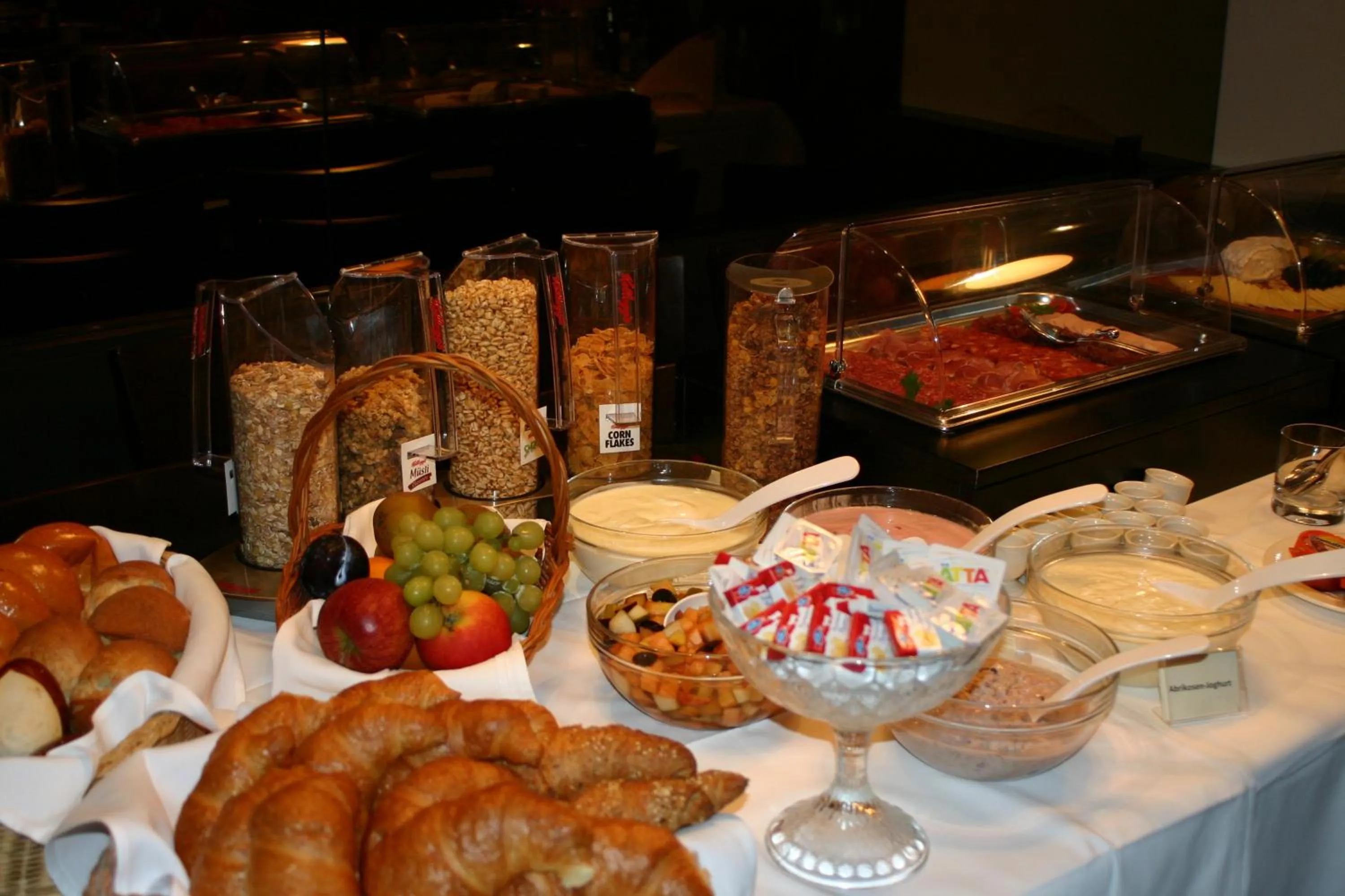 Buffet breakfast in Hotel Schwanen Wil