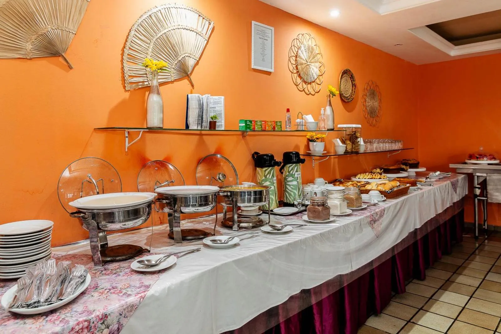 Buffet breakfast in GB Hoteis Natal