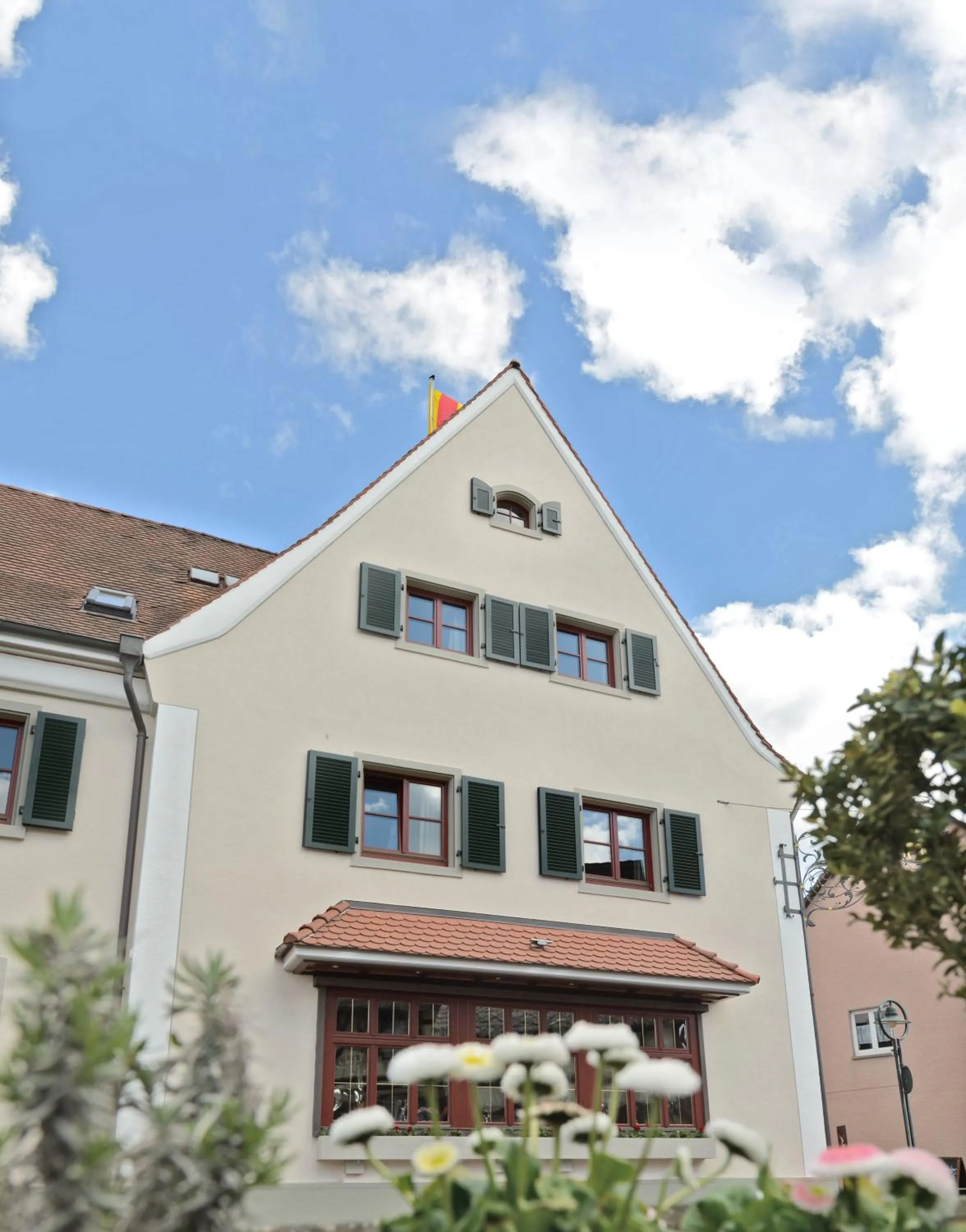 Property building in Historisches Gasthaus Hotel Hirschen Horn