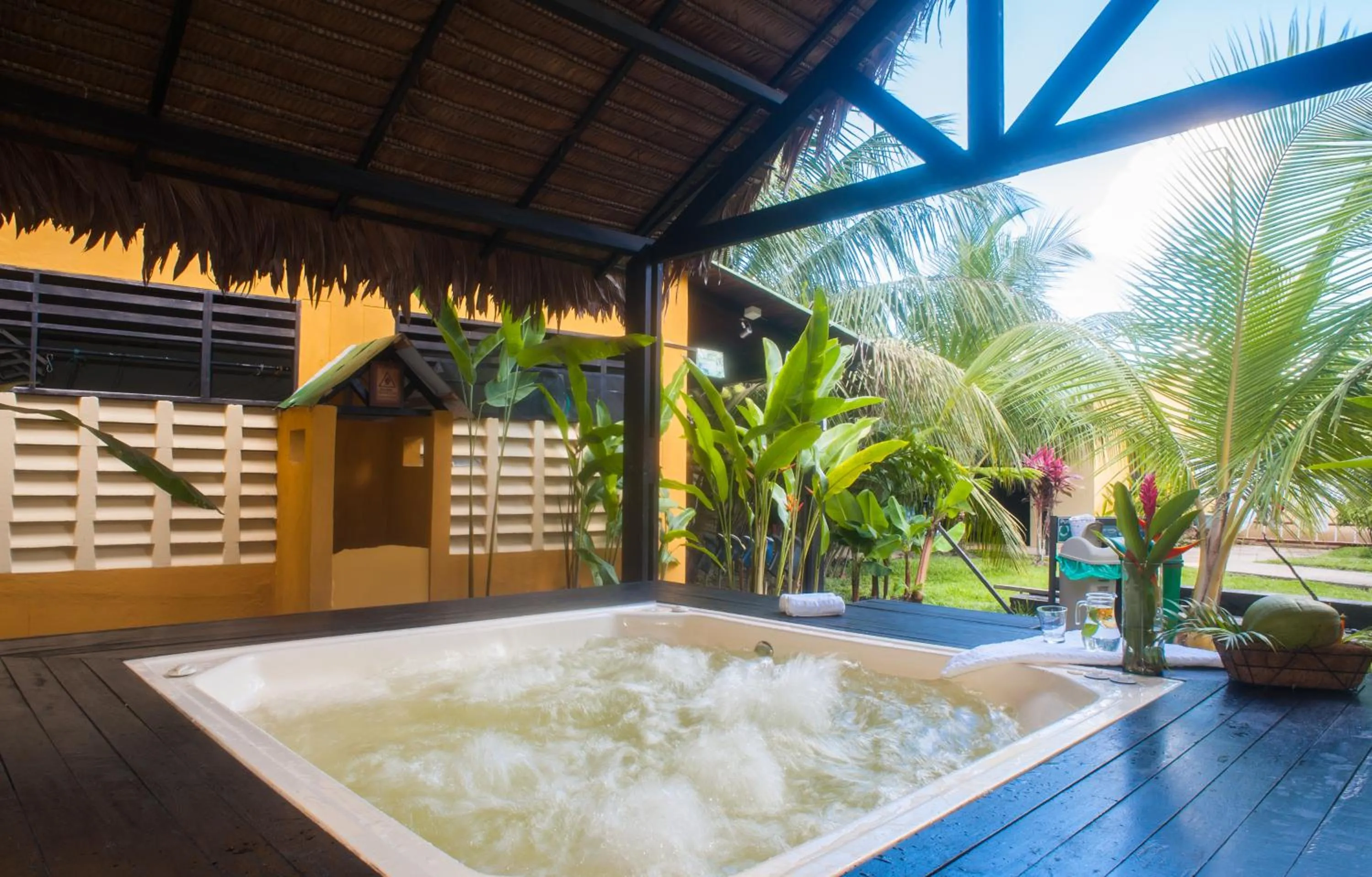 Hot Tub in Hotel Amazon Bed And Breakfast