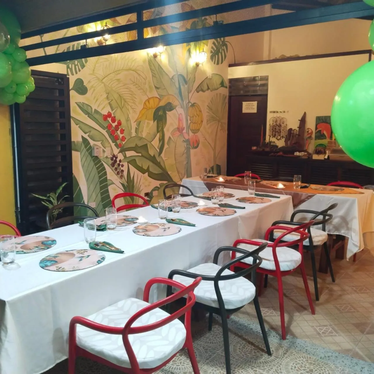 Restaurant/places to eat in Hotel Amazon Bed And Breakfast