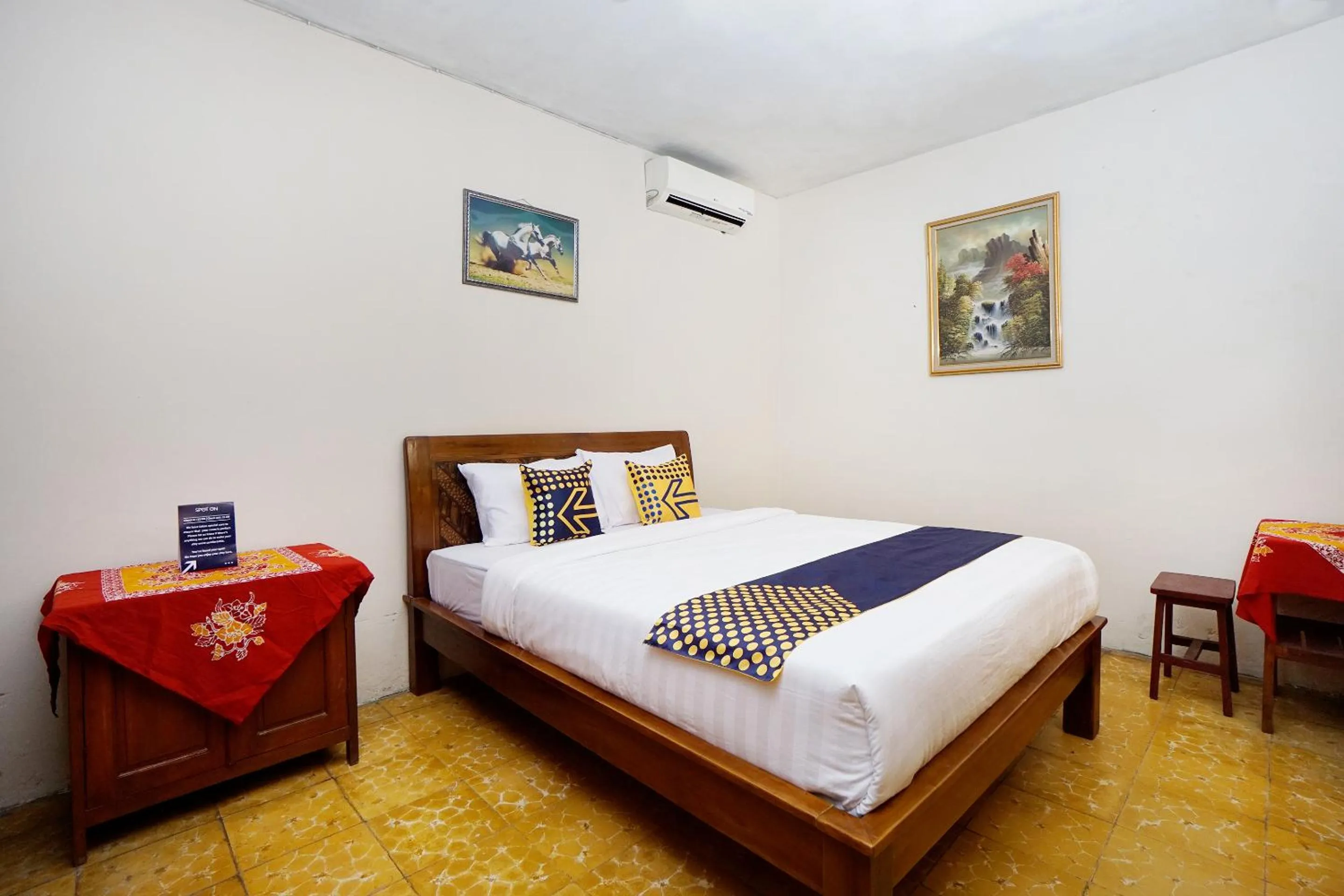 Bedroom in SPOT ON 2857 Hotel Pelangi