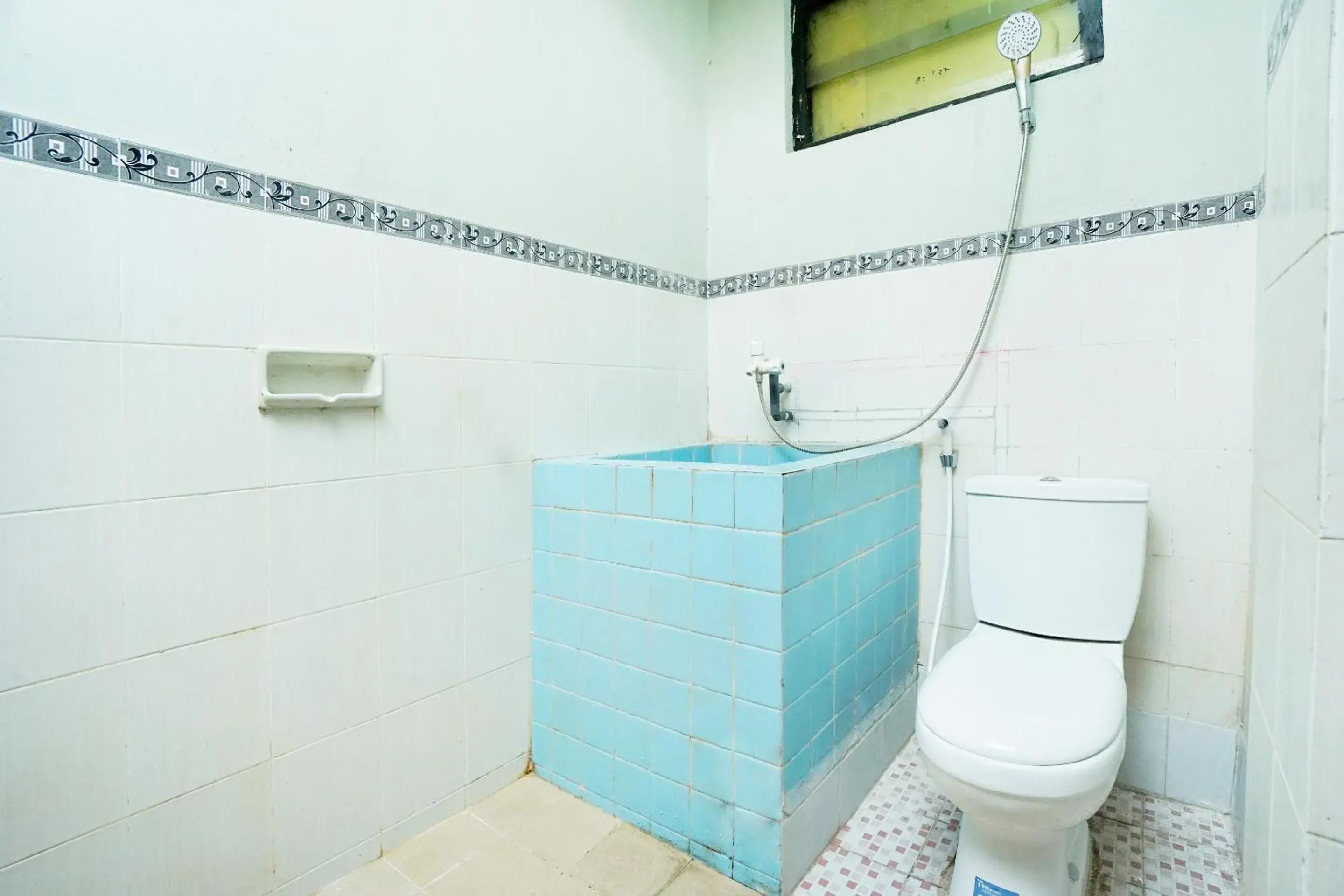 Bathroom in SPOT ON 2857 Hotel Pelangi