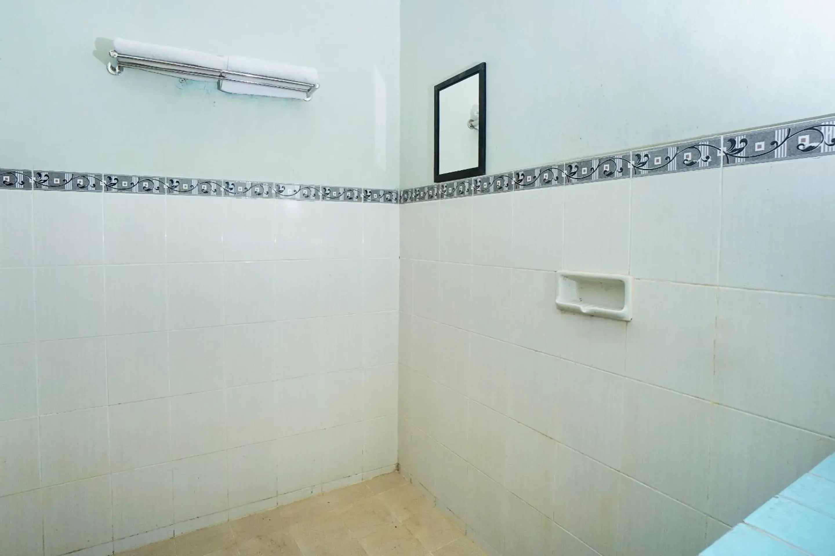 Bathroom in SPOT ON 2857 Hotel Pelangi