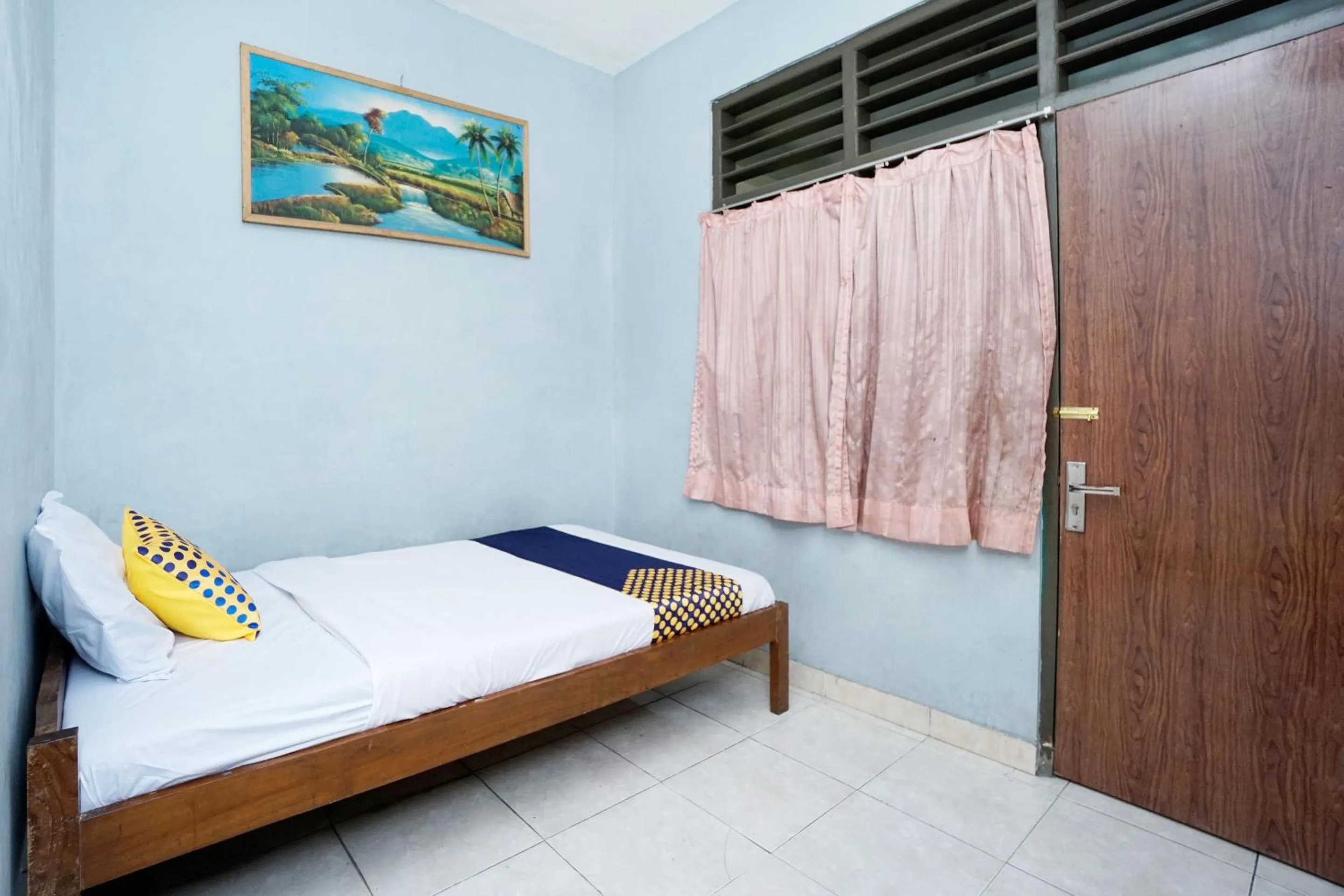 Bedroom in SPOT ON 2857 Hotel Pelangi