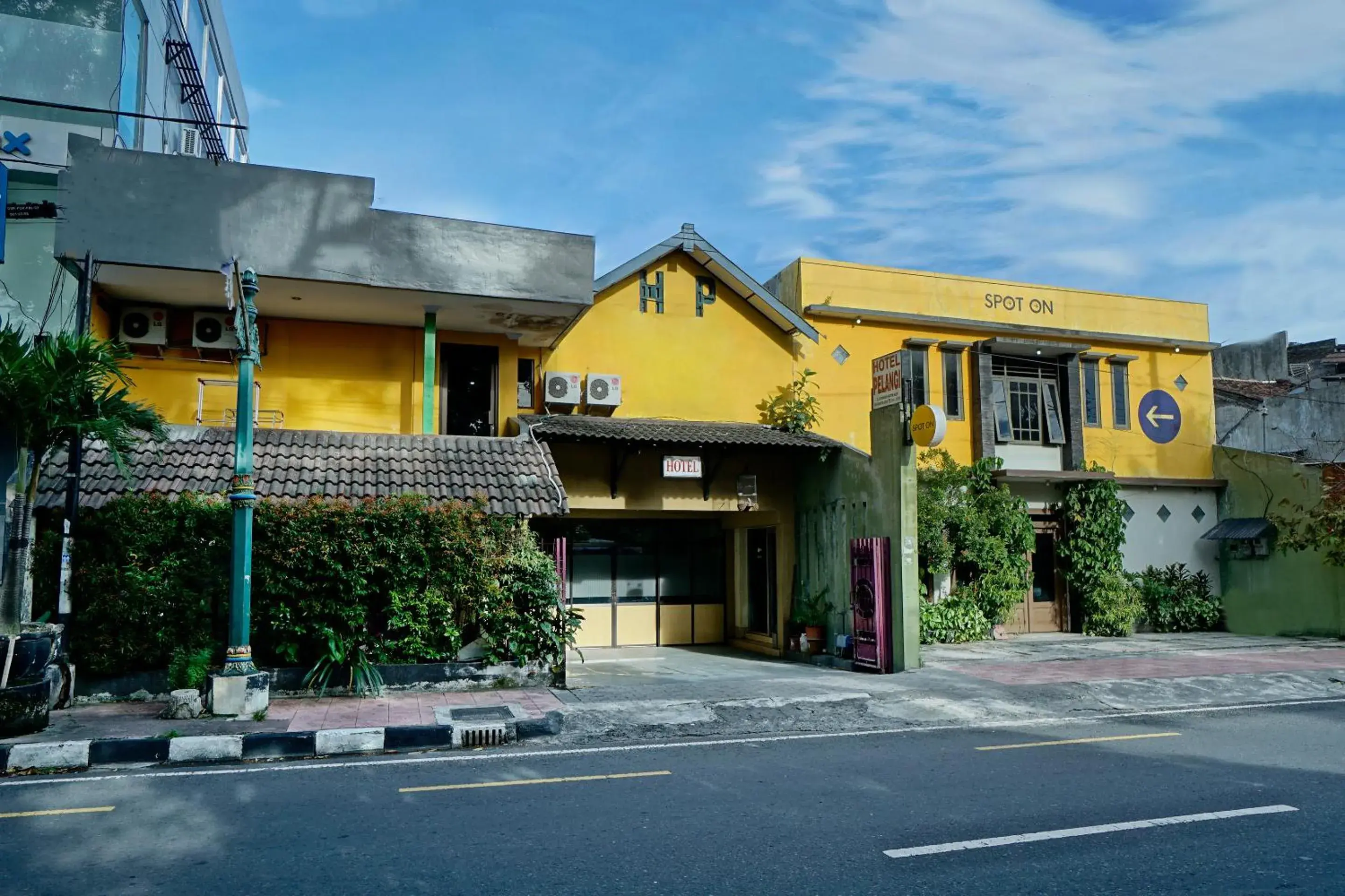 Facade/entrance, Property Building in SPOT ON 2857 Hotel Pelangi