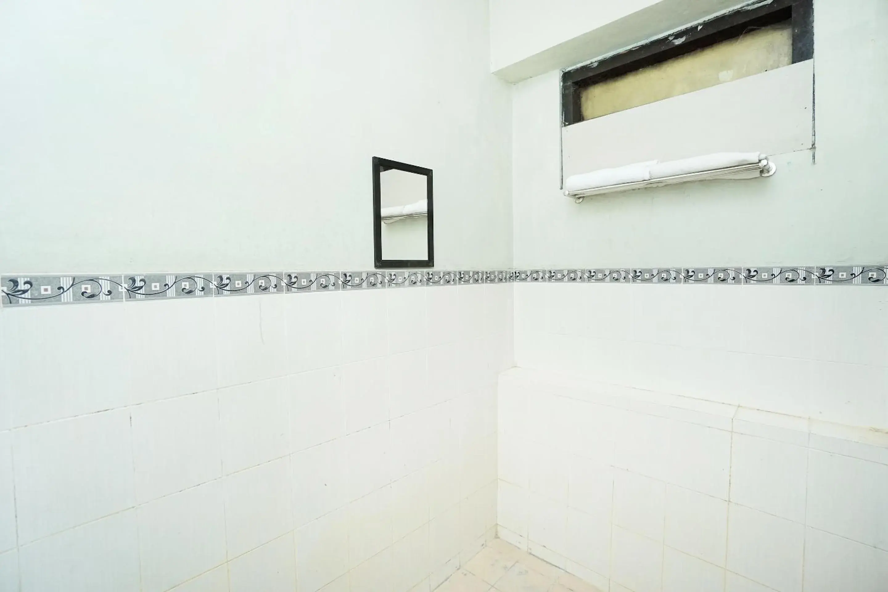 Bathroom in SPOT ON 2857 Hotel Pelangi